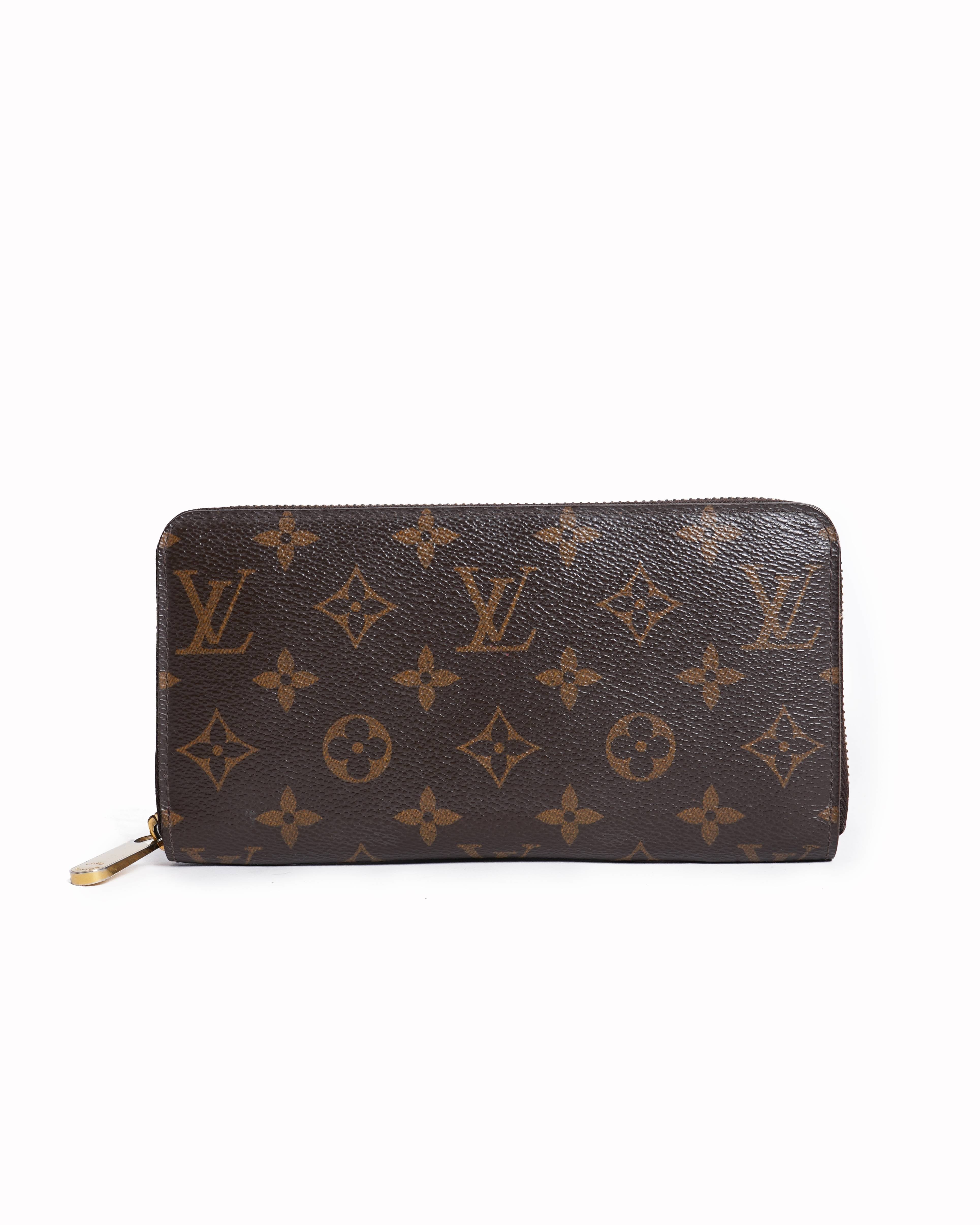Louis vuitton zippy wallet in monogram canvas