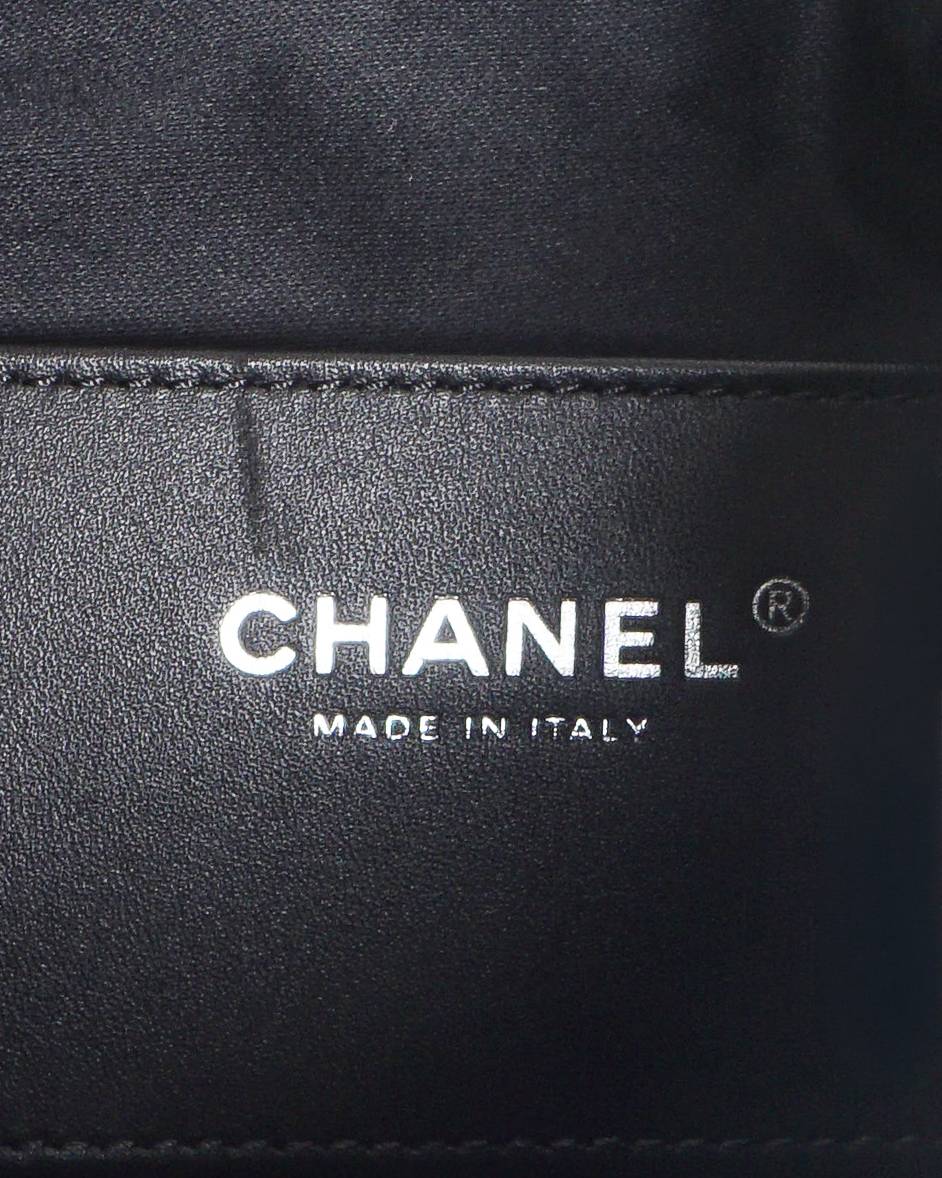 Chanel Metallic Silver Caviar Quilted Mini 25 Drawstring Bag