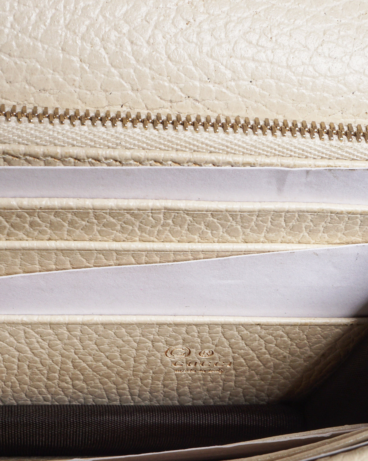 Gucci Beige Grained Leather Interlocking GG Wallet On Chain
