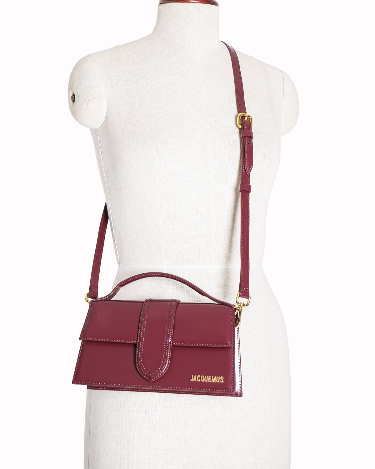 Jacquemus Le Grand Bambino Crossbody Bag In Magenta Patent Leather