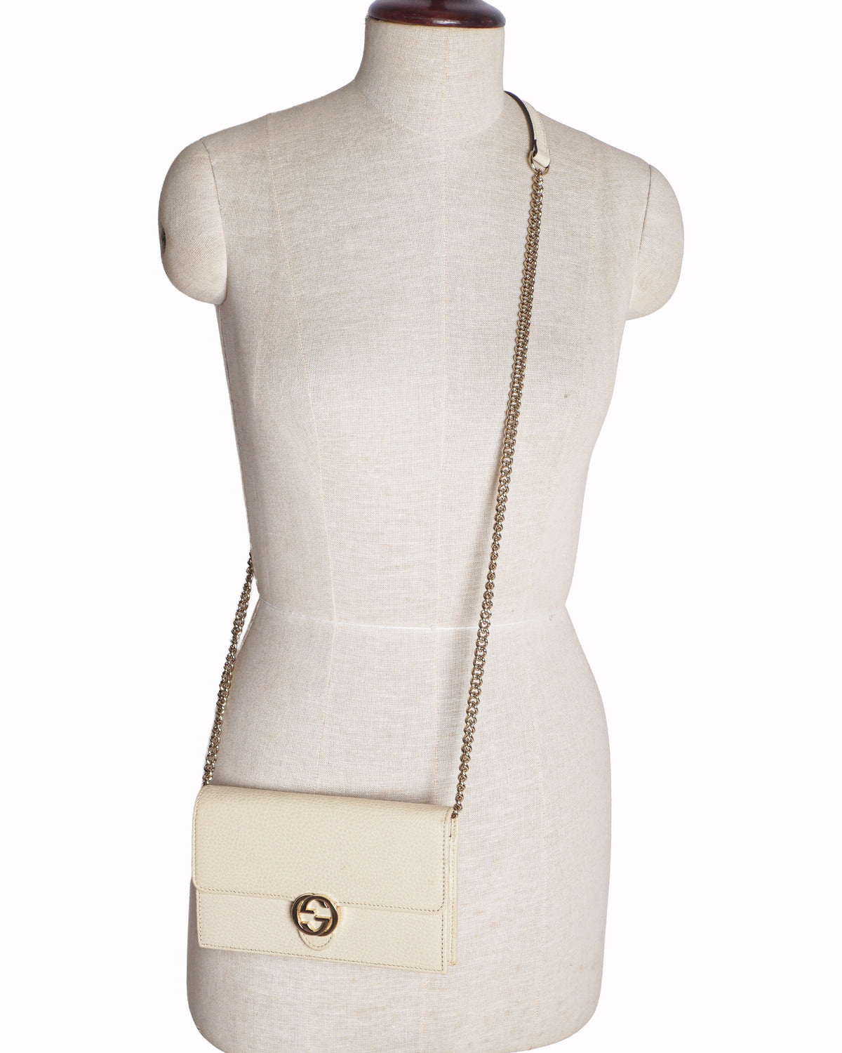 Gucci Beige Grained Leather Interlocking GG Wallet On Chain