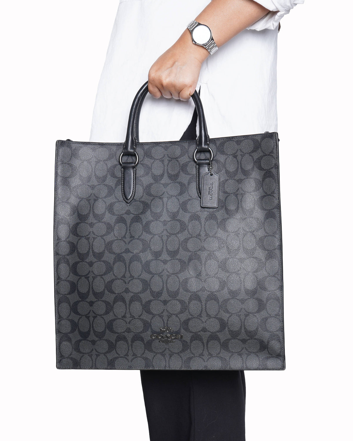 Coach dylan tote bag in black signature canvas