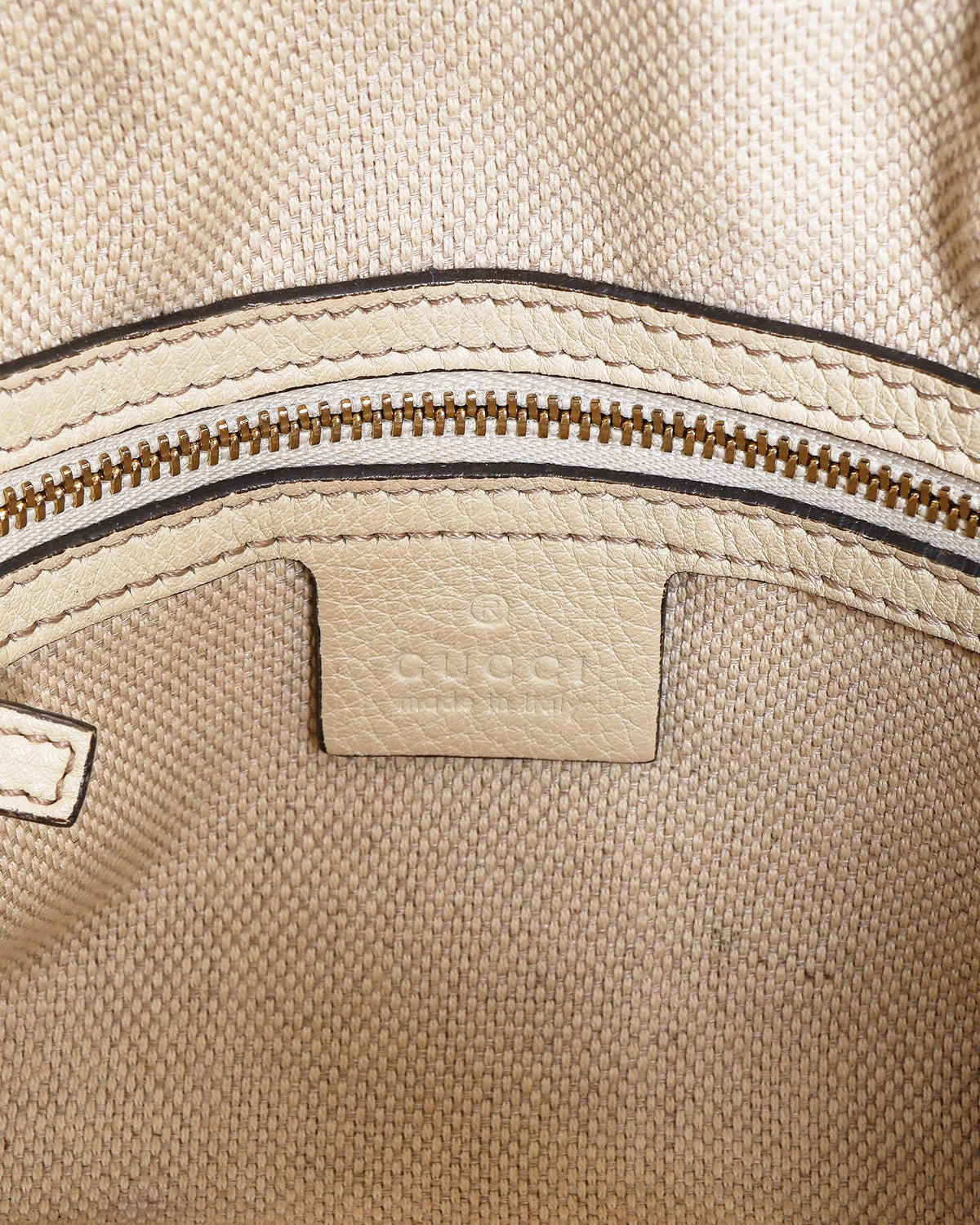 Gucci Soho Chain Shoulder Bag in White Pebbled Leather