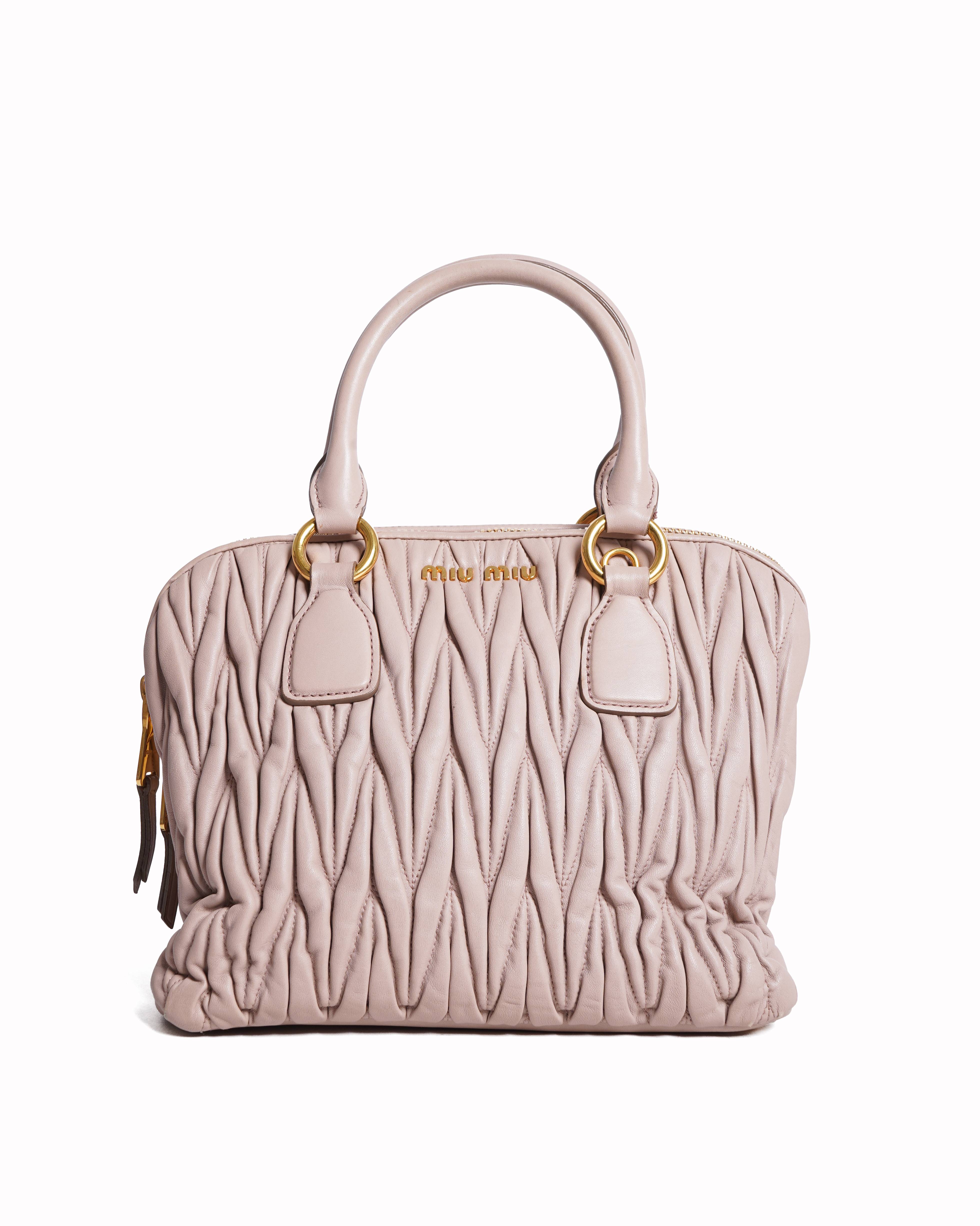 バッグ MIU MIU MATELASSE CHAIN SHOULDER BAG Miu Miu Mini Wander Matelassé Shoulder Bag | Black | FARFETCH IN