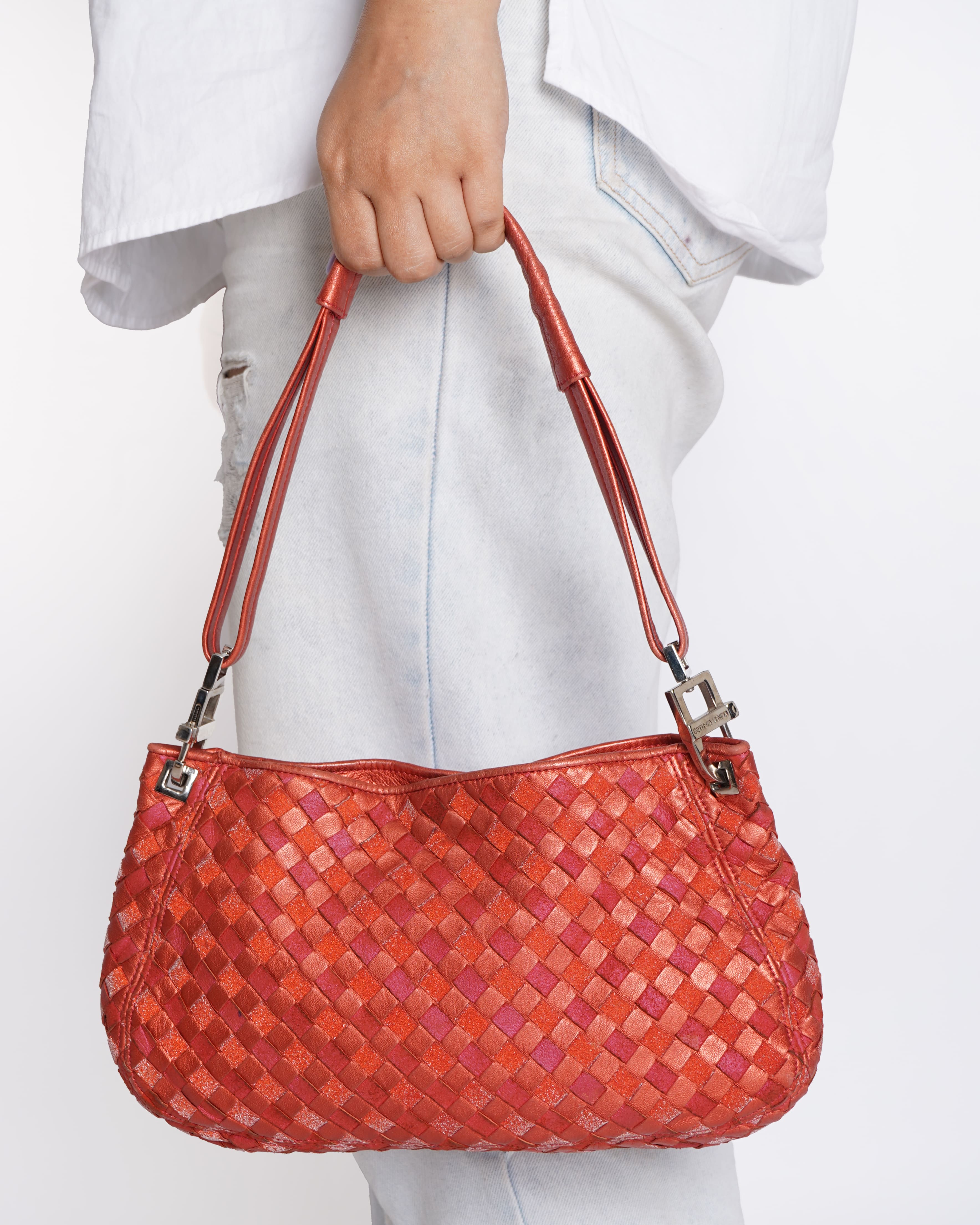 Bottega shoulder bag in red