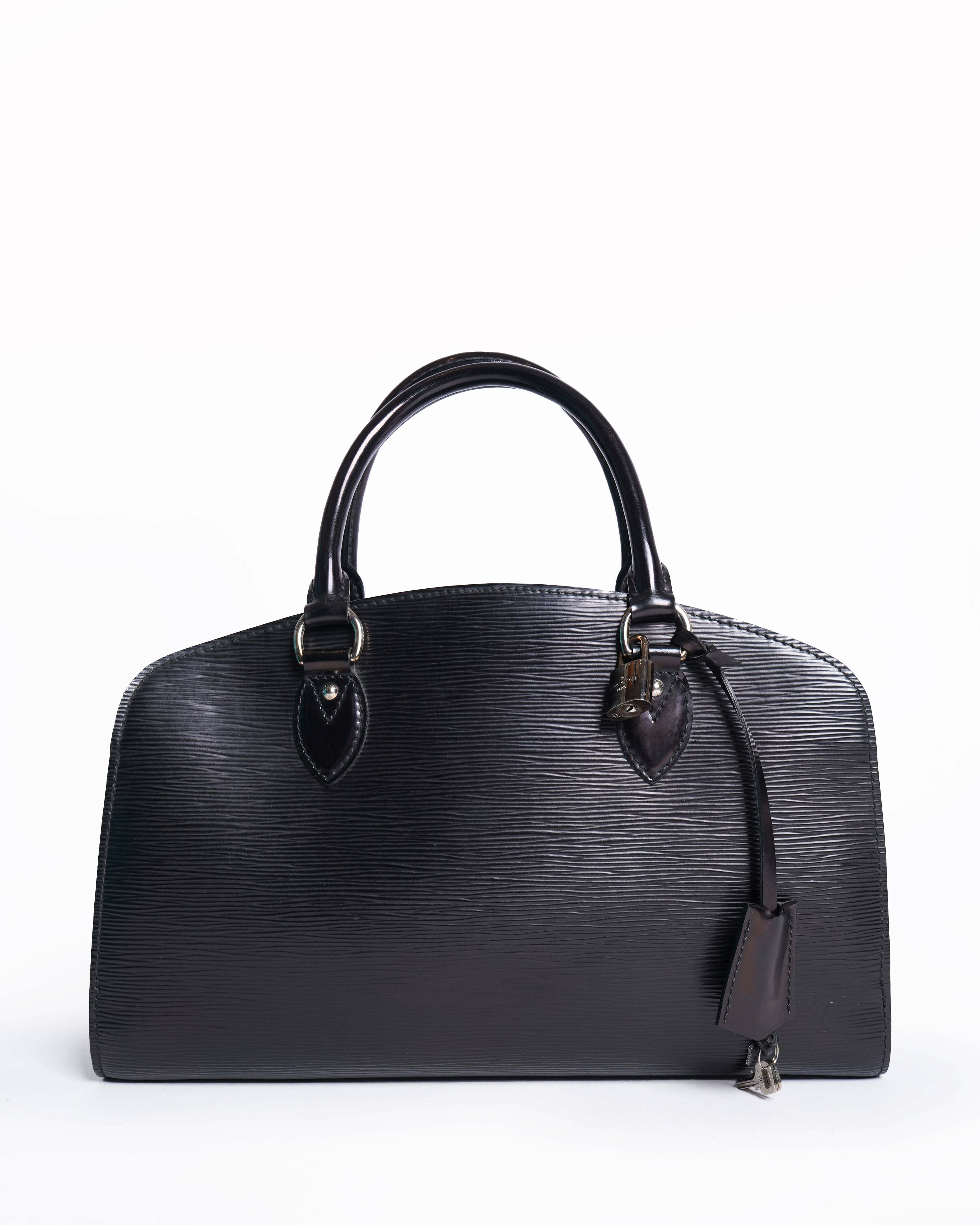 Louis Vuitton
Pont Neuf Vintage leather Handbag