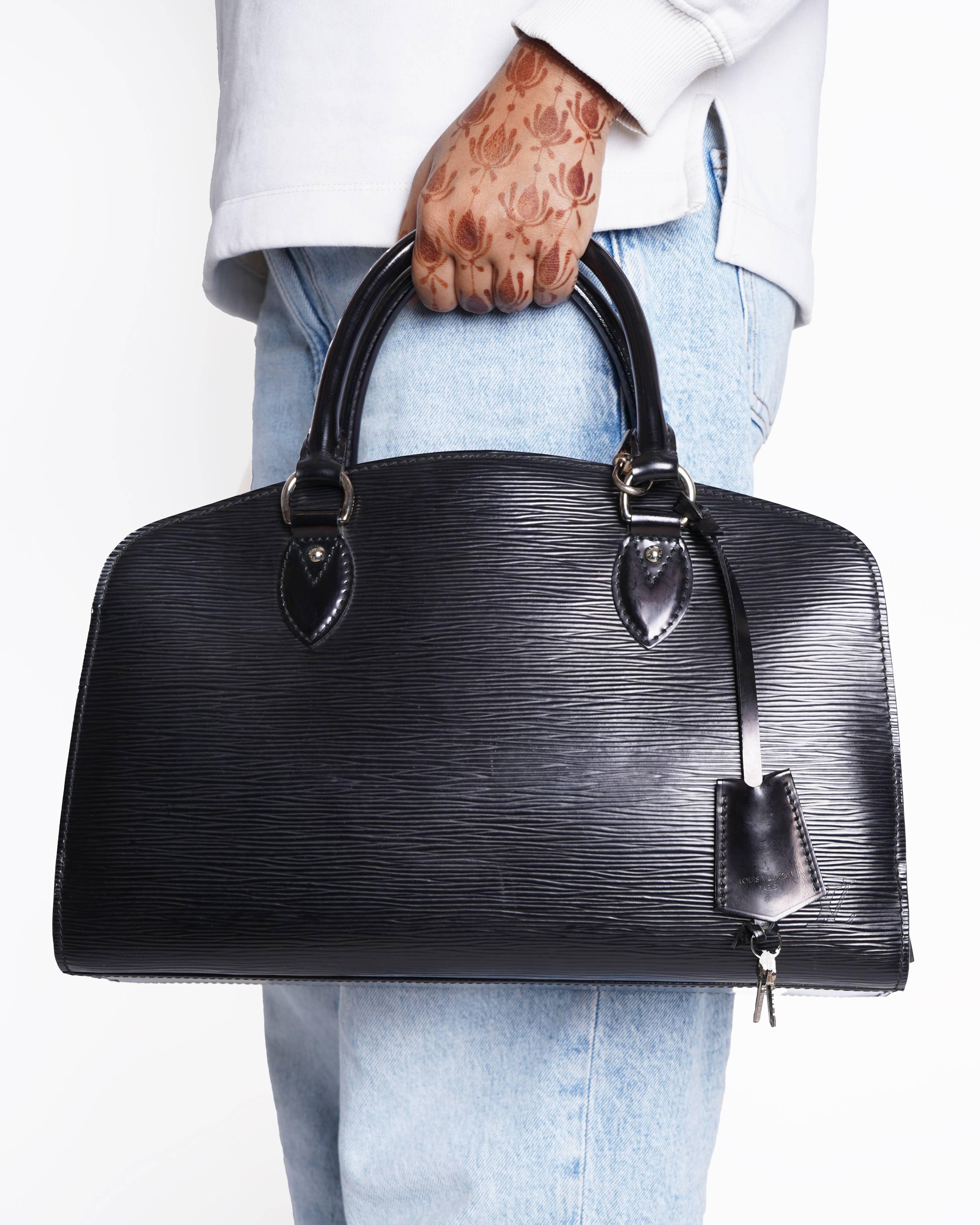 Louis Vuitton
Pont Neuf Vintage leather Handbag