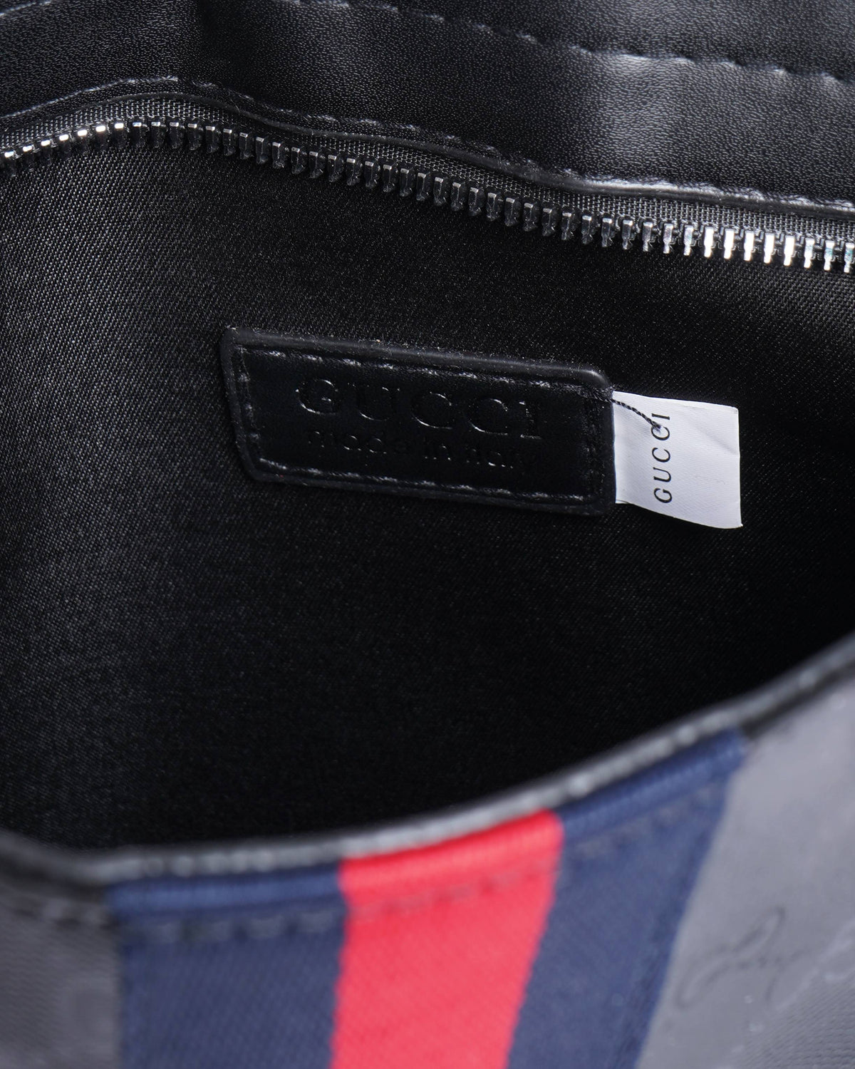 Gucci gg classic medium messenger bag