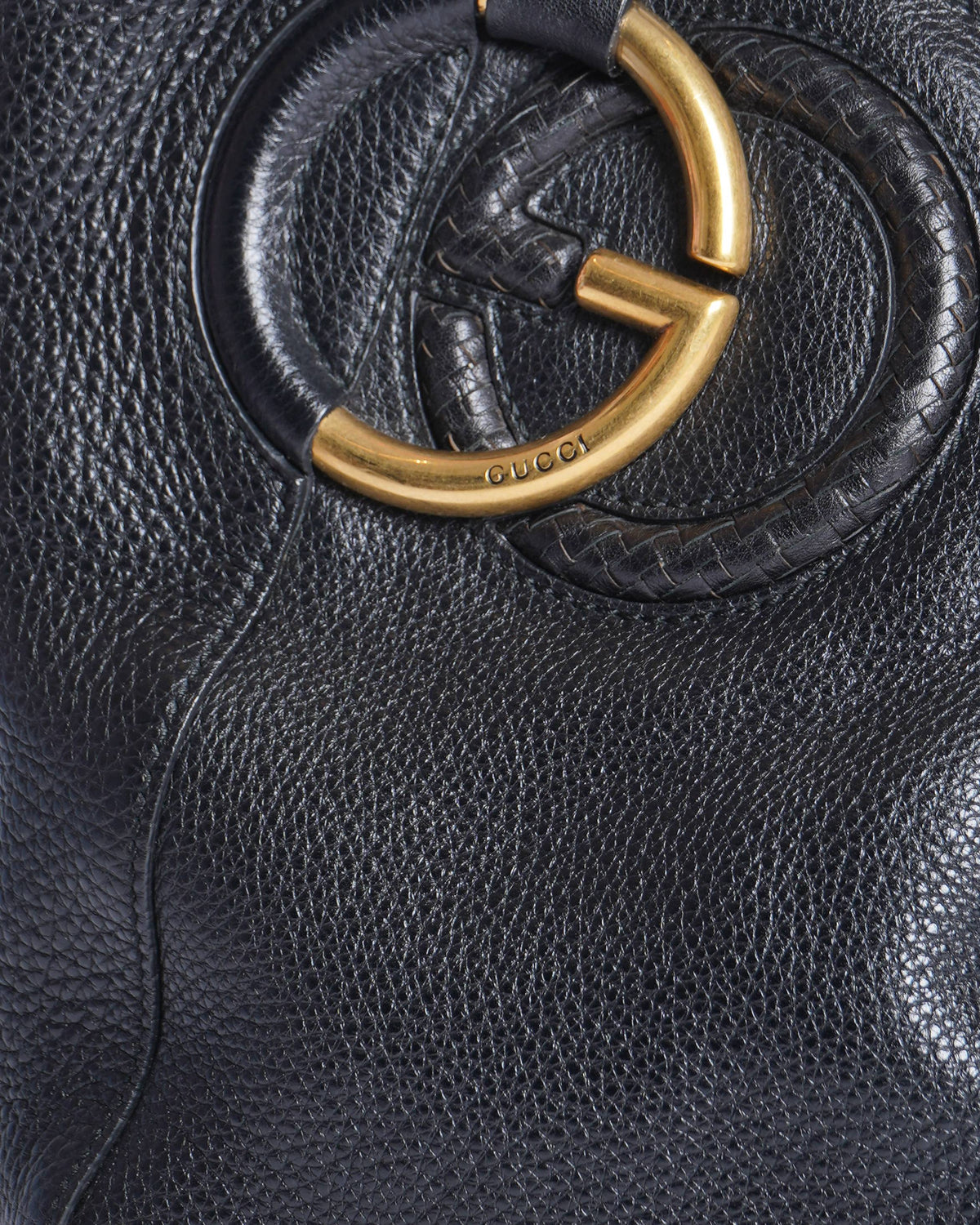 Gucci Pebbled Medium Shoulder Bag In Black