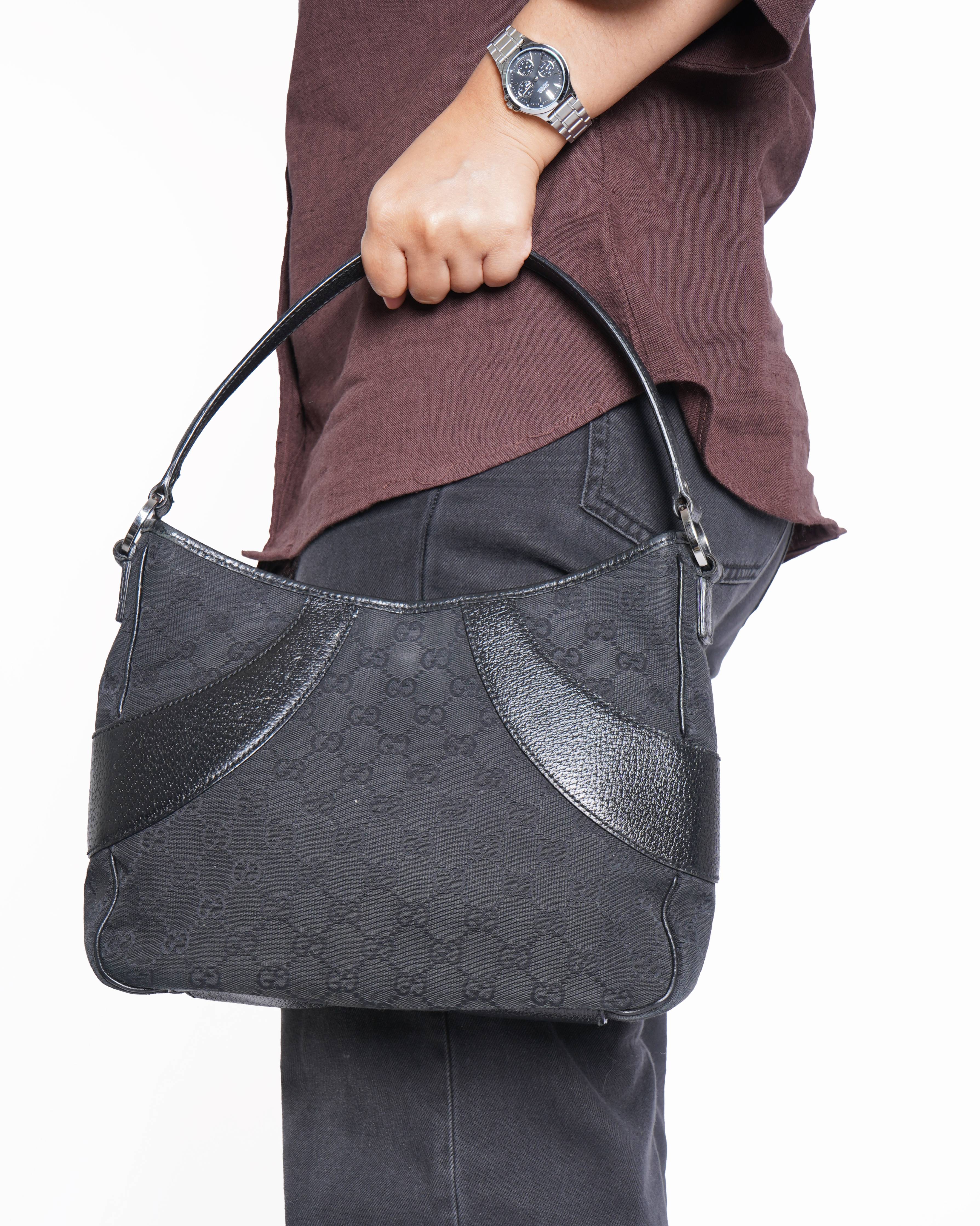 Gucci gg black canvas shoulder bag