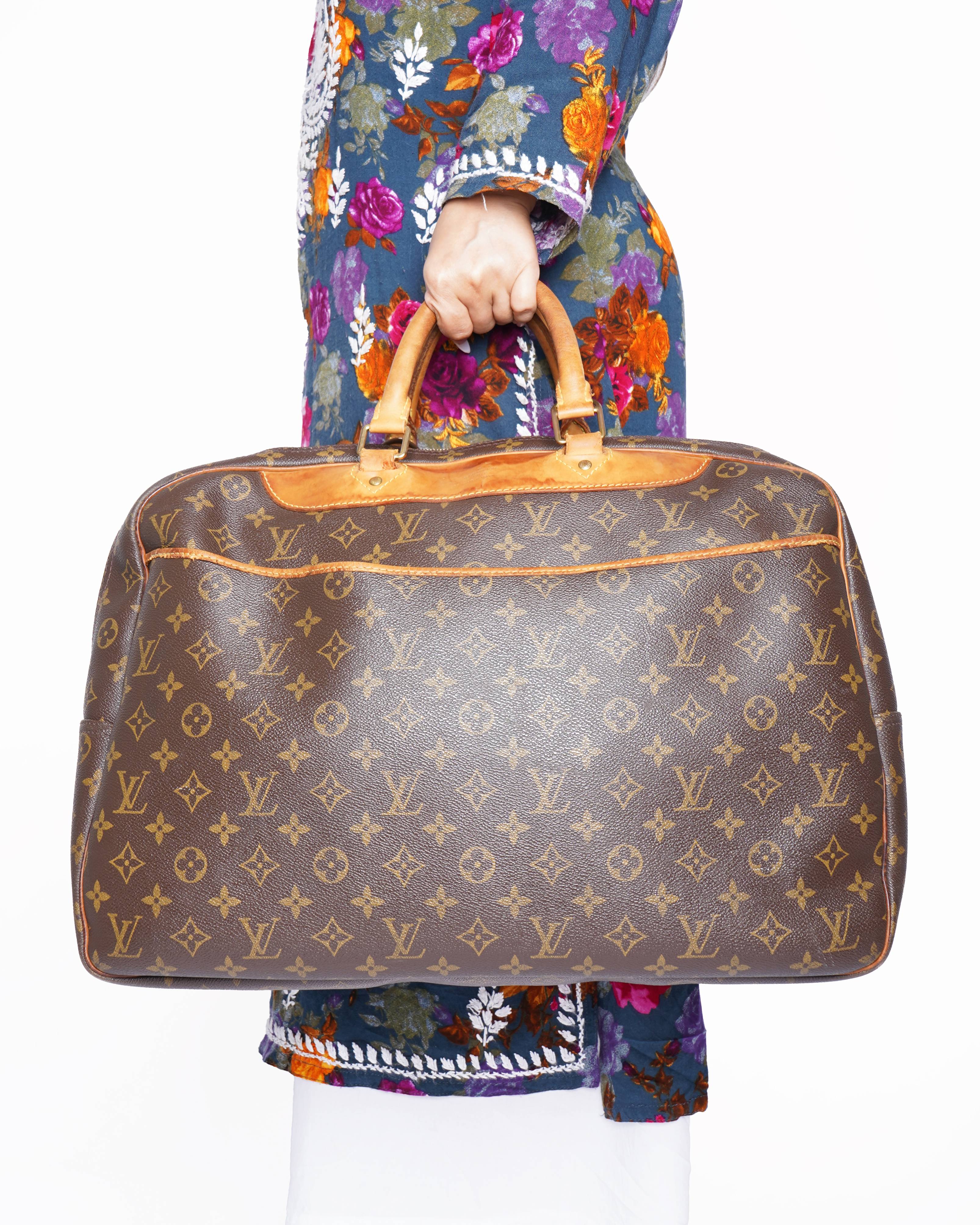 Louis Vuitton Keepall travel bag in Monogram canvas