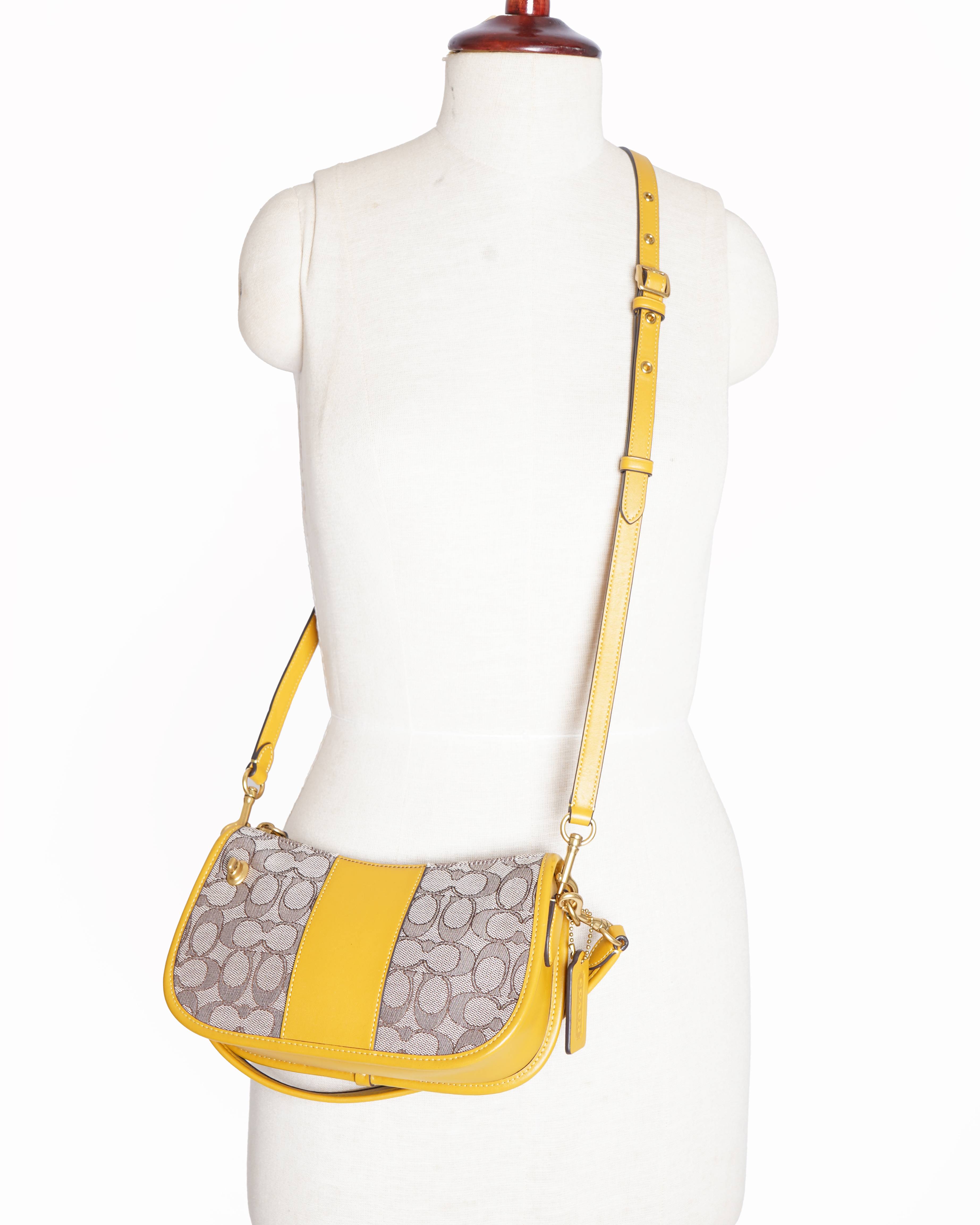 Coach swinger signature jacqurd shoulder bag