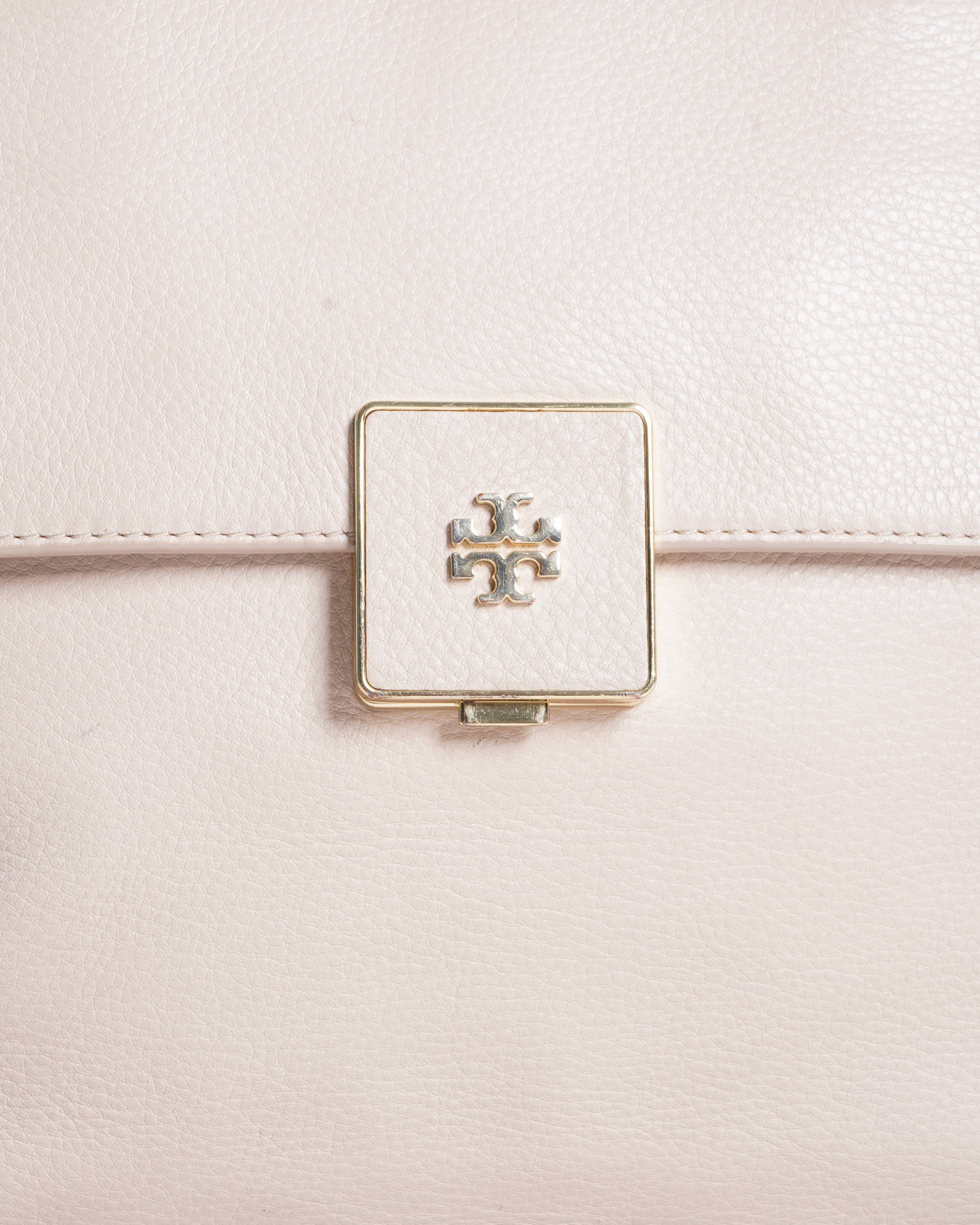 Tory Burch
LIght Pink women's shoulder bag