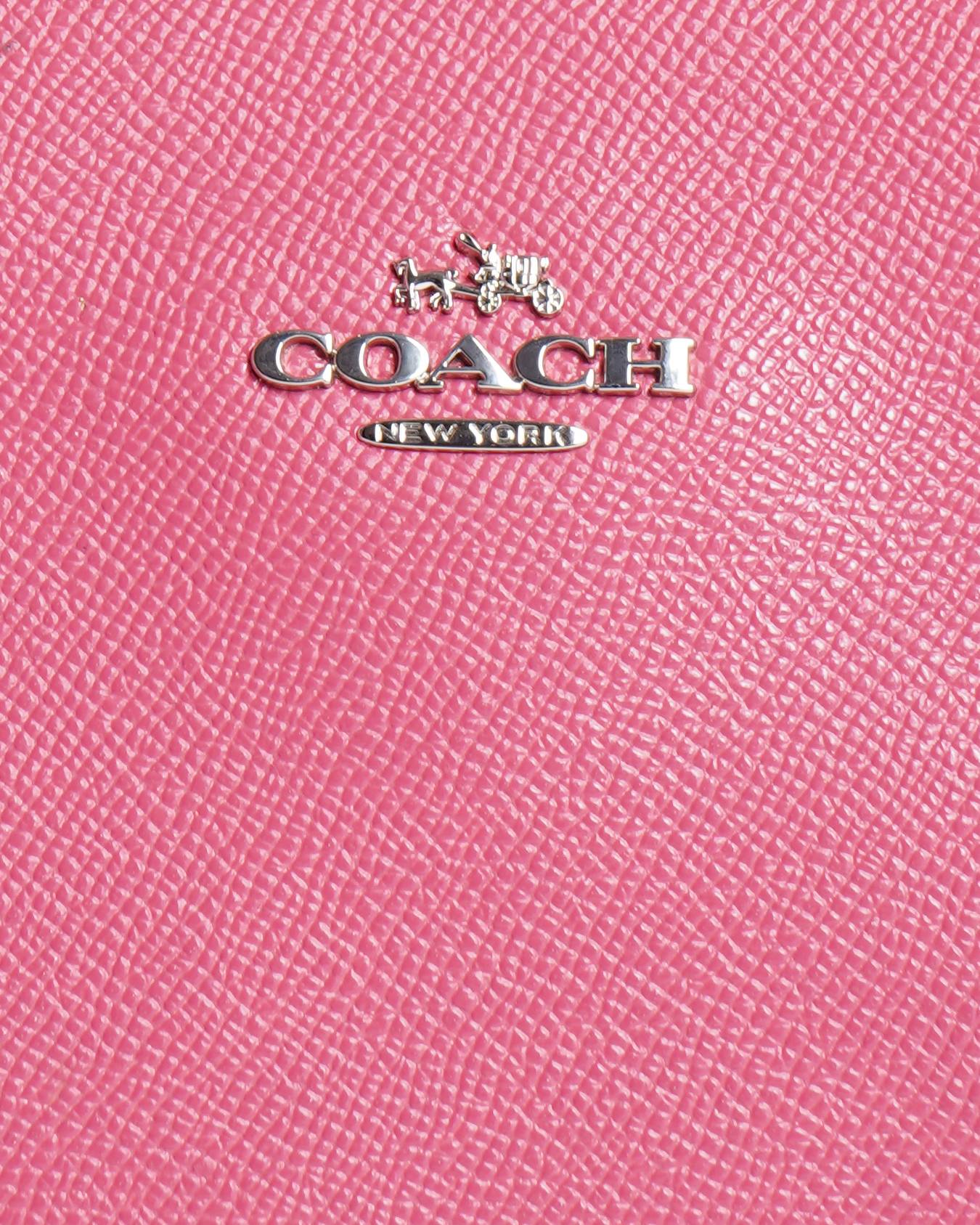 Coach
Pebbled Leather Shoulder Bag