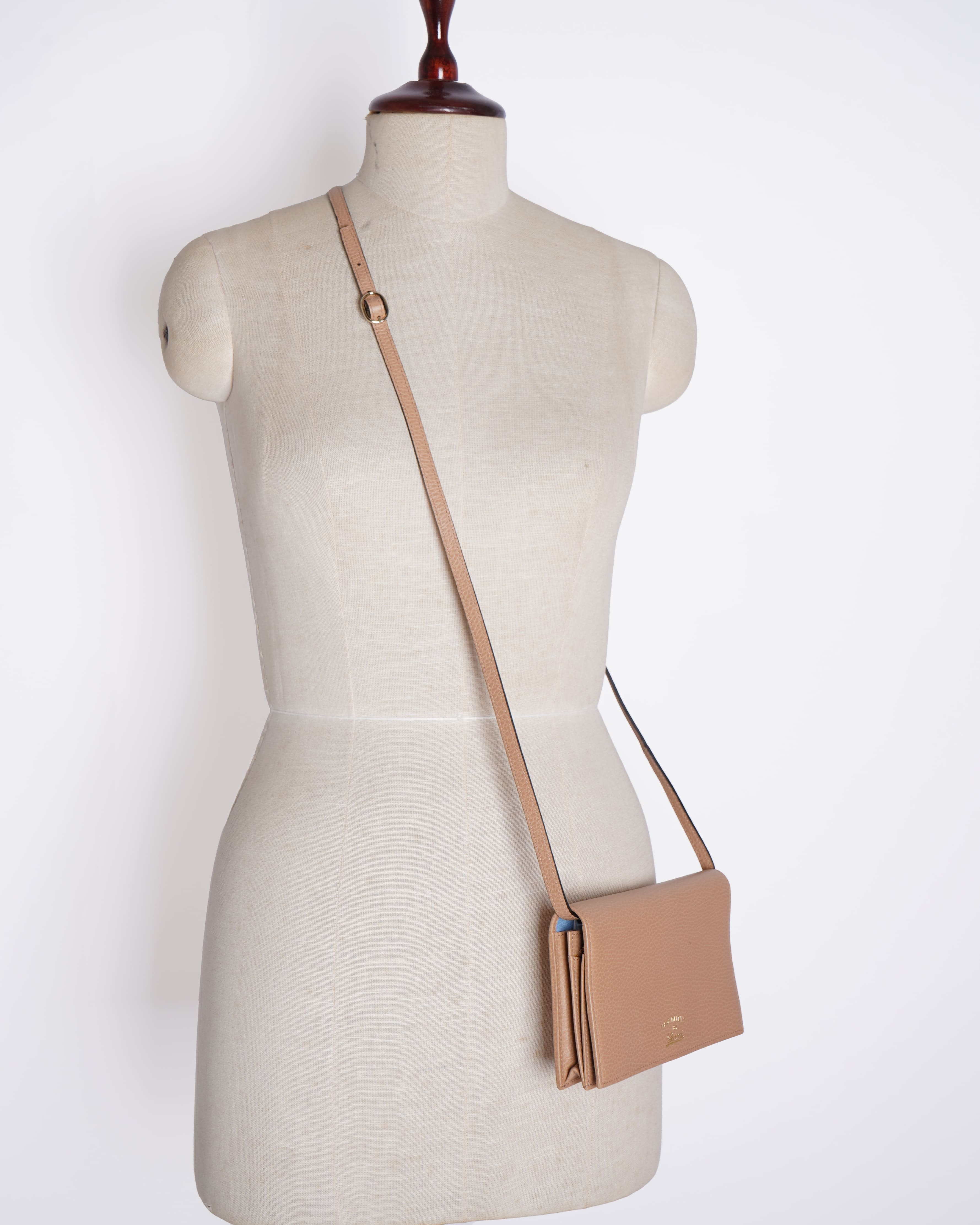 New Gucci Mini Cameila Sling In Beige