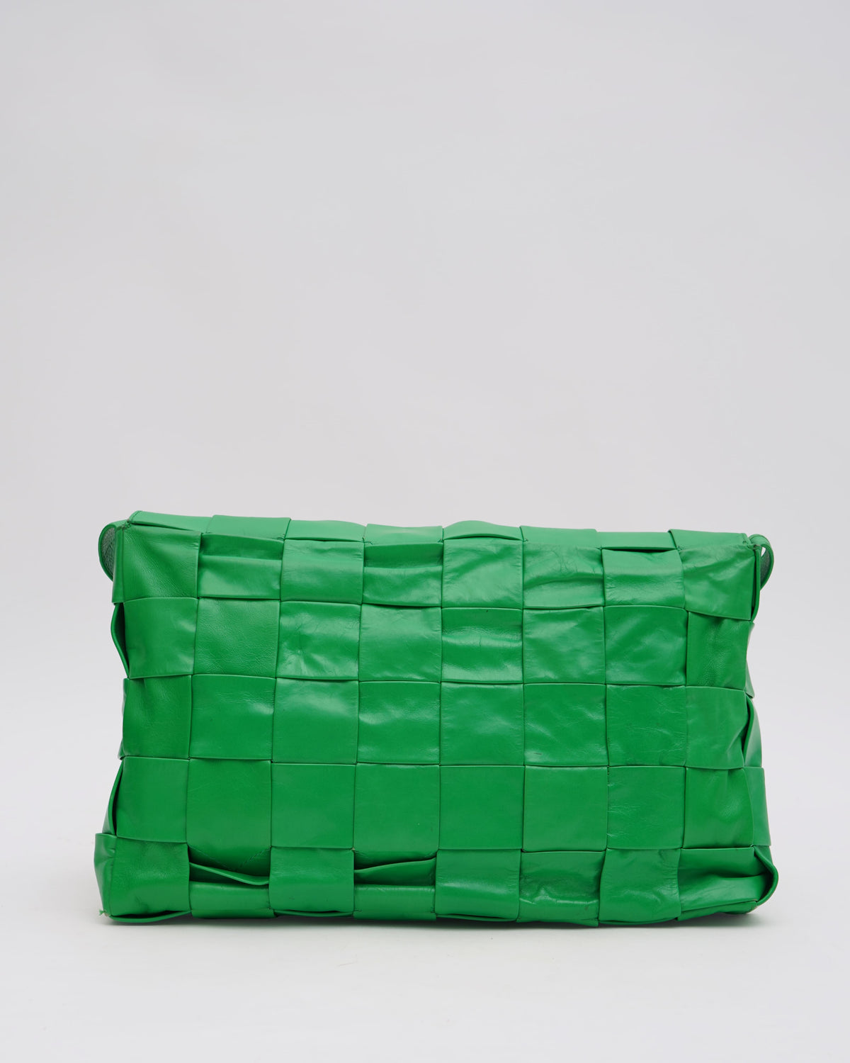 Bottega Veneta Maxi Cassette Shoulder Bag In Green