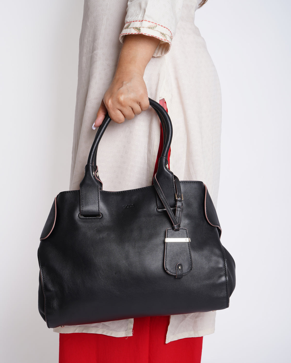 Tod's black leather shoulder tote bag