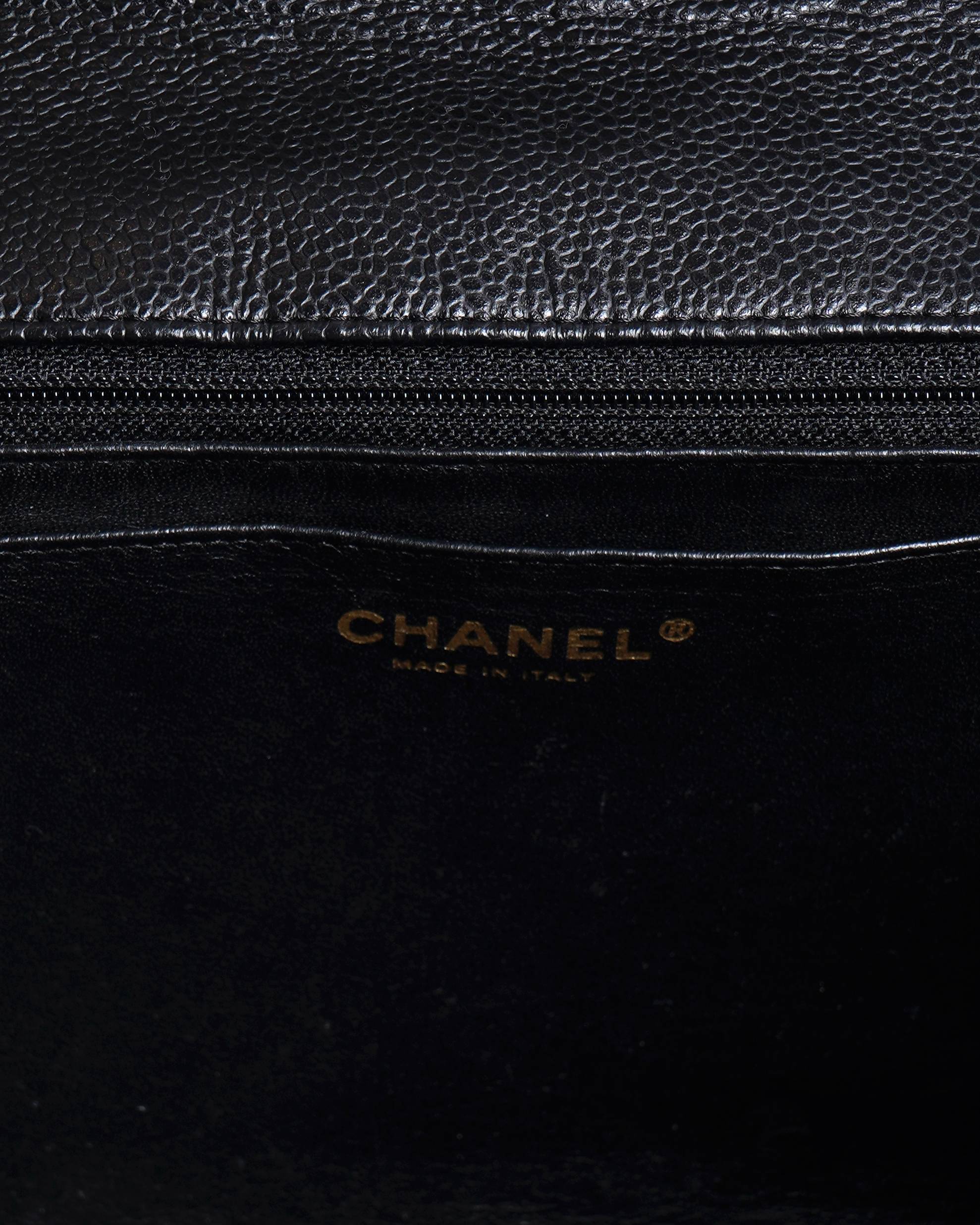 Chanel maxi classic flap in grained calfskin and gold hardware Shoulder Bag