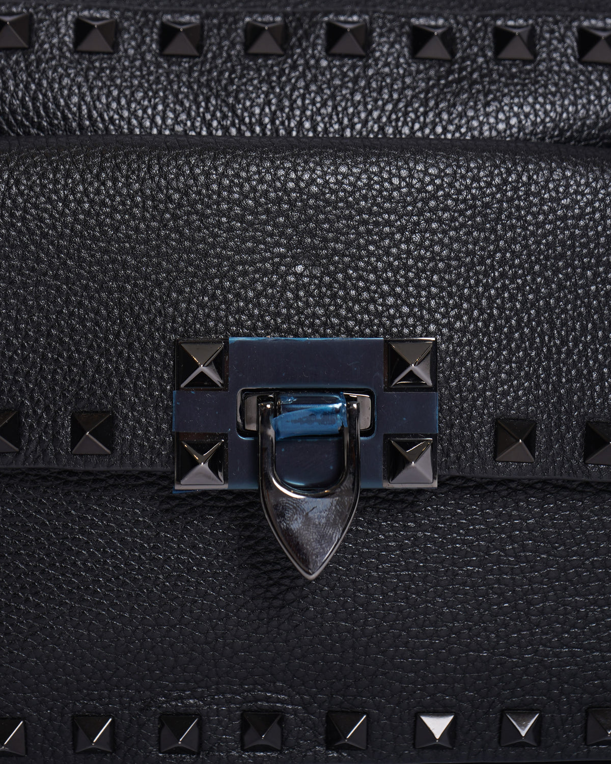 New Valentino Garavani Grained Rockstud Leather Crossbody Bag