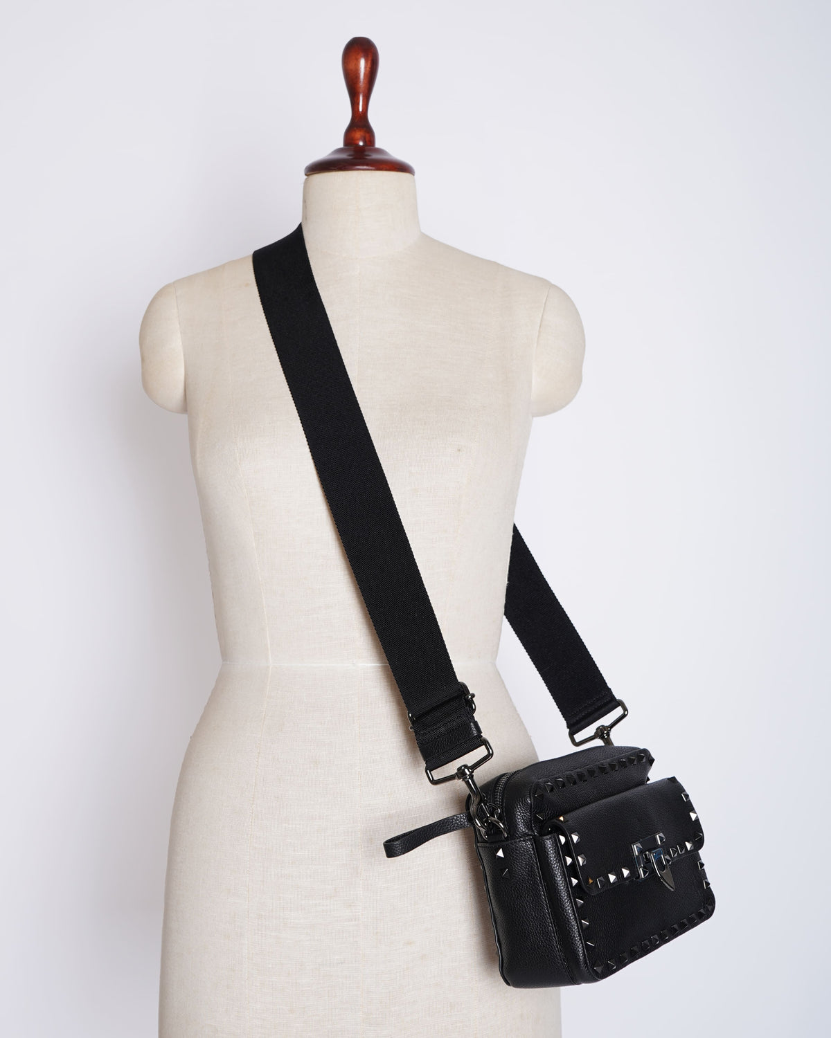 New Valentino Garavani Grained Rockstud Leather Crossbody Bag