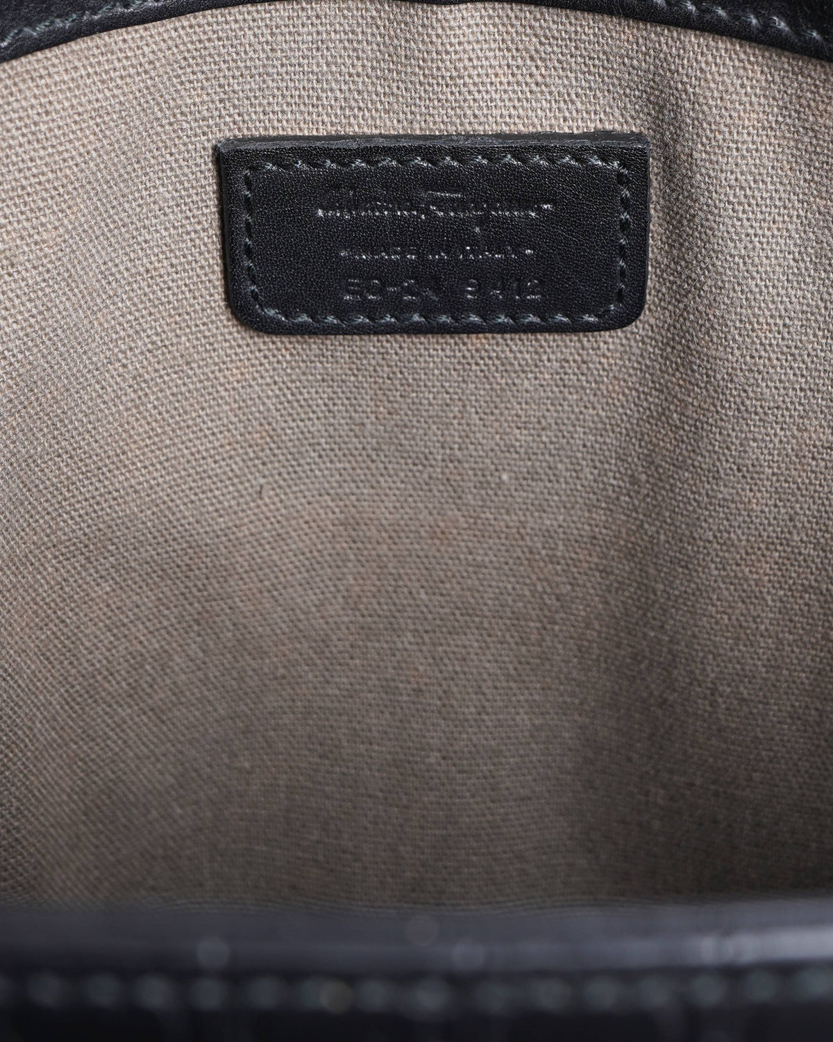 Salvatore Ferragamo Embossed Logo Messenger Bag In Black