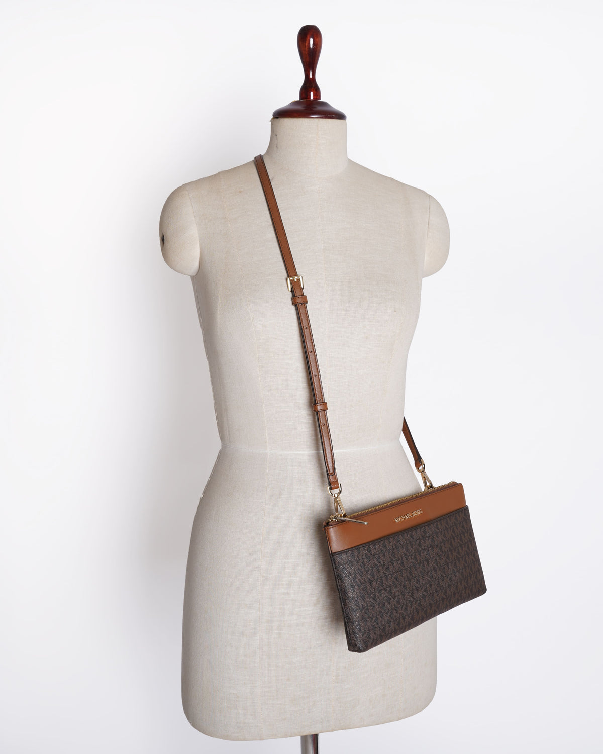 Michael kors jet set signature logo crossbody bag
