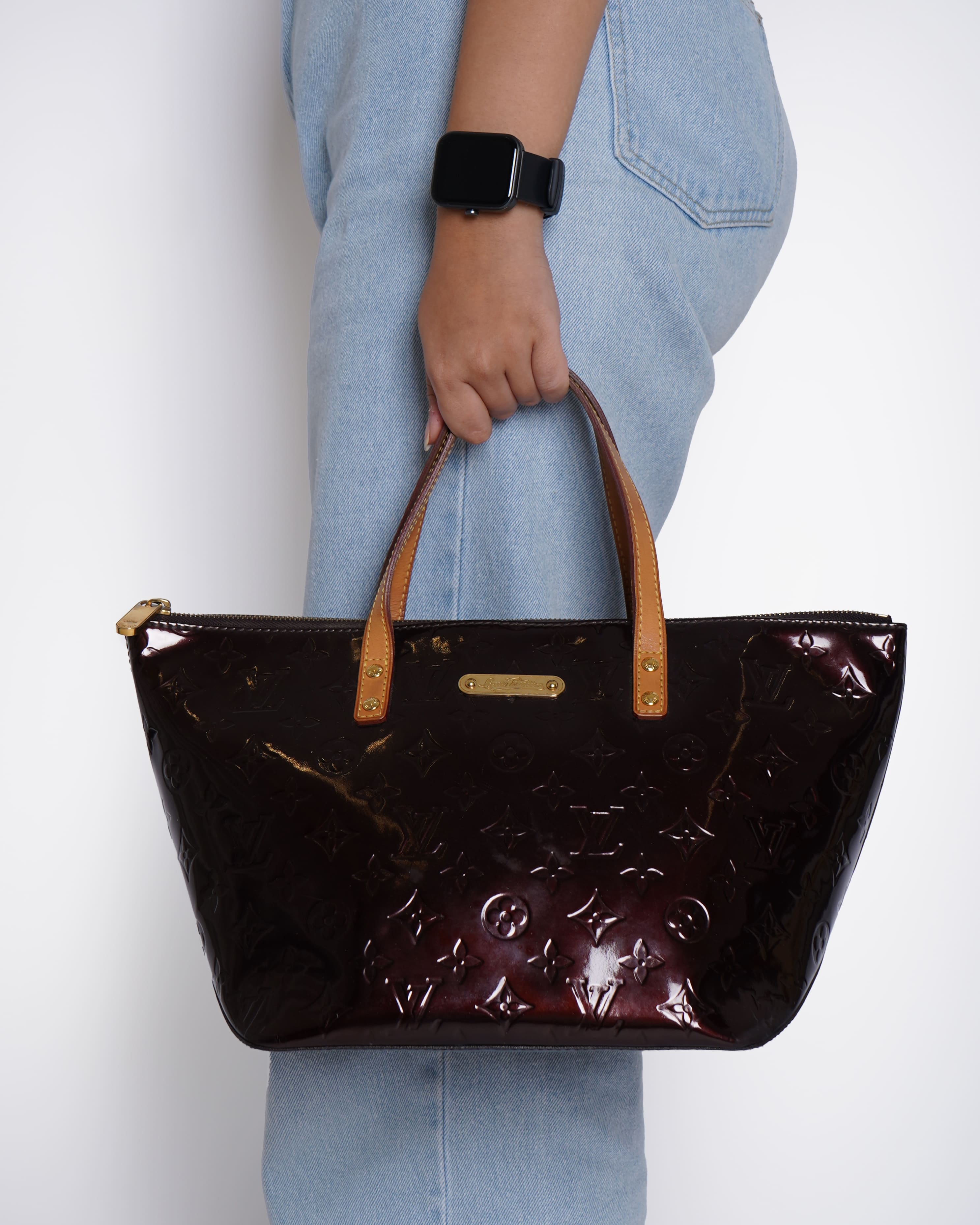 Louis Vuitton Bellevue MM bag, in patent leather In Maroon