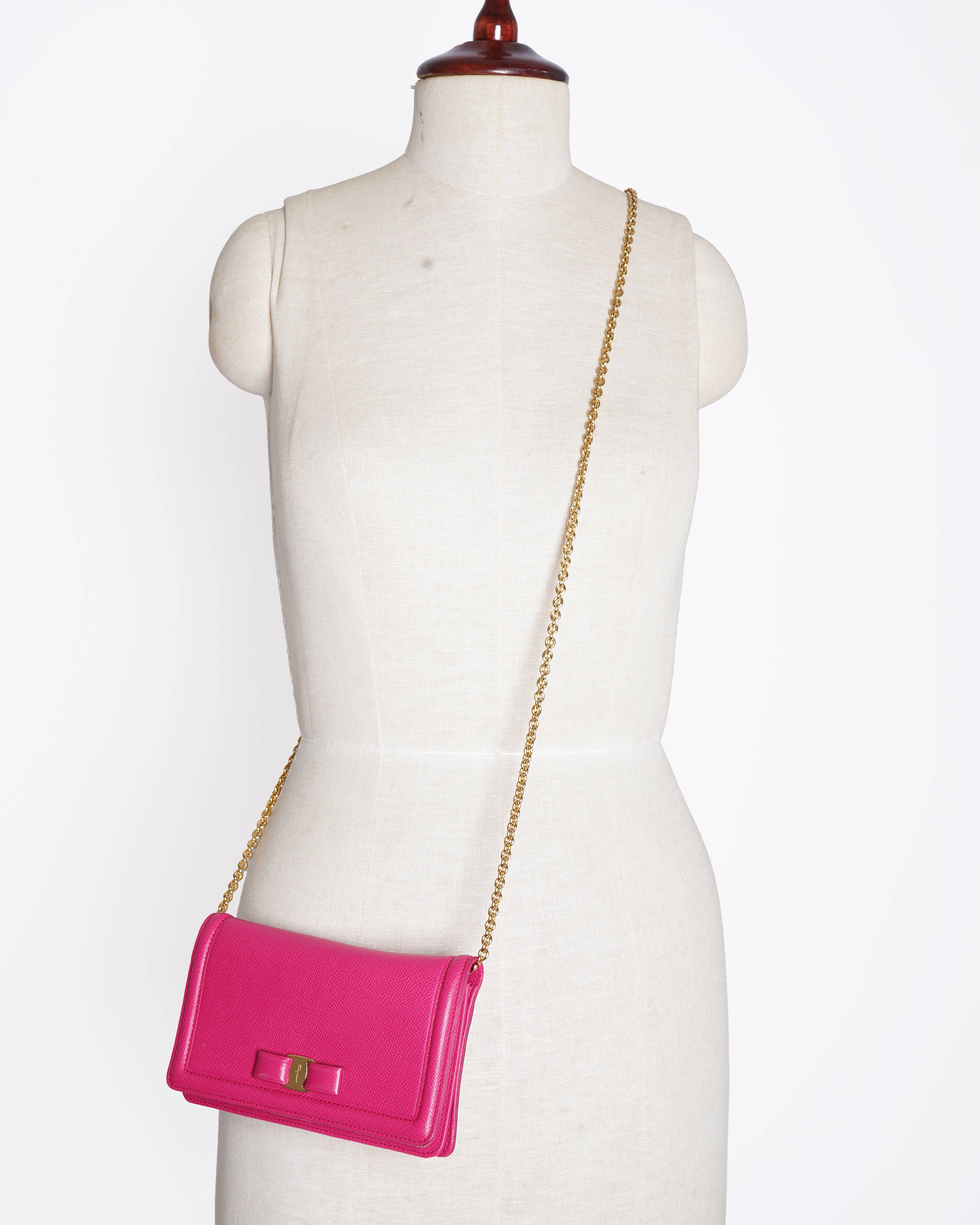 Salvatore Ferragamo vara bow wallet on chain in pink