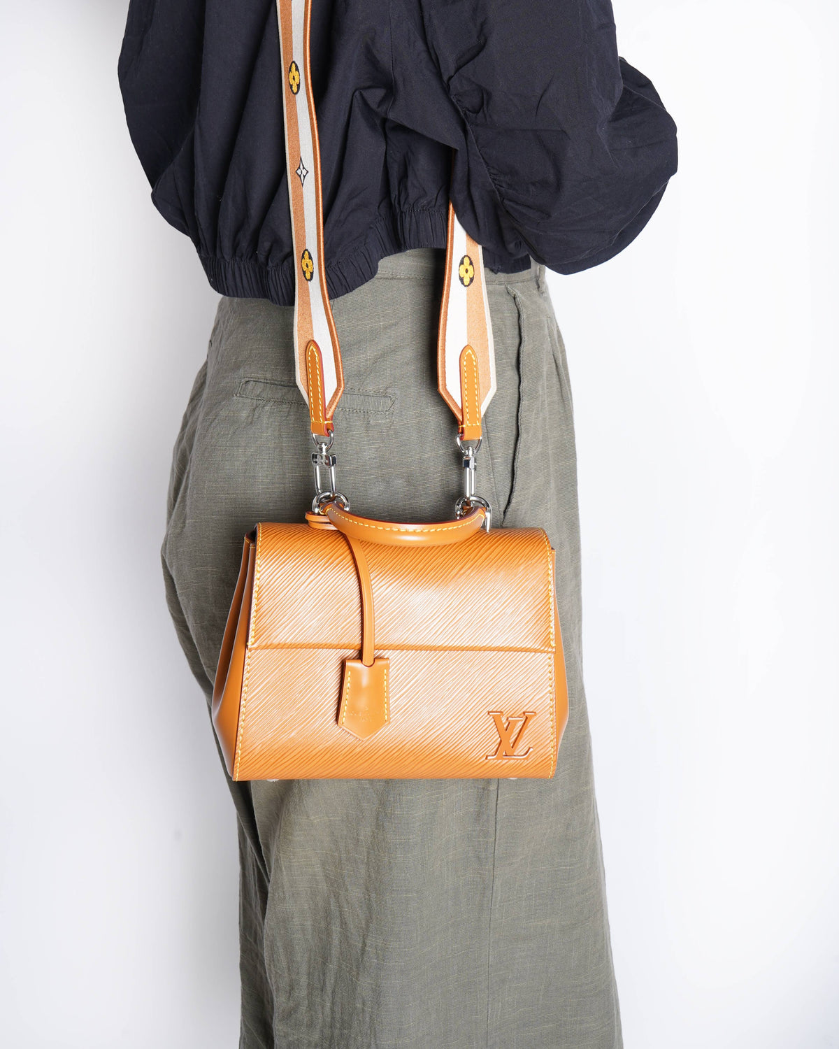 New Louis Vuitton Cluny Mini Epi Handbag