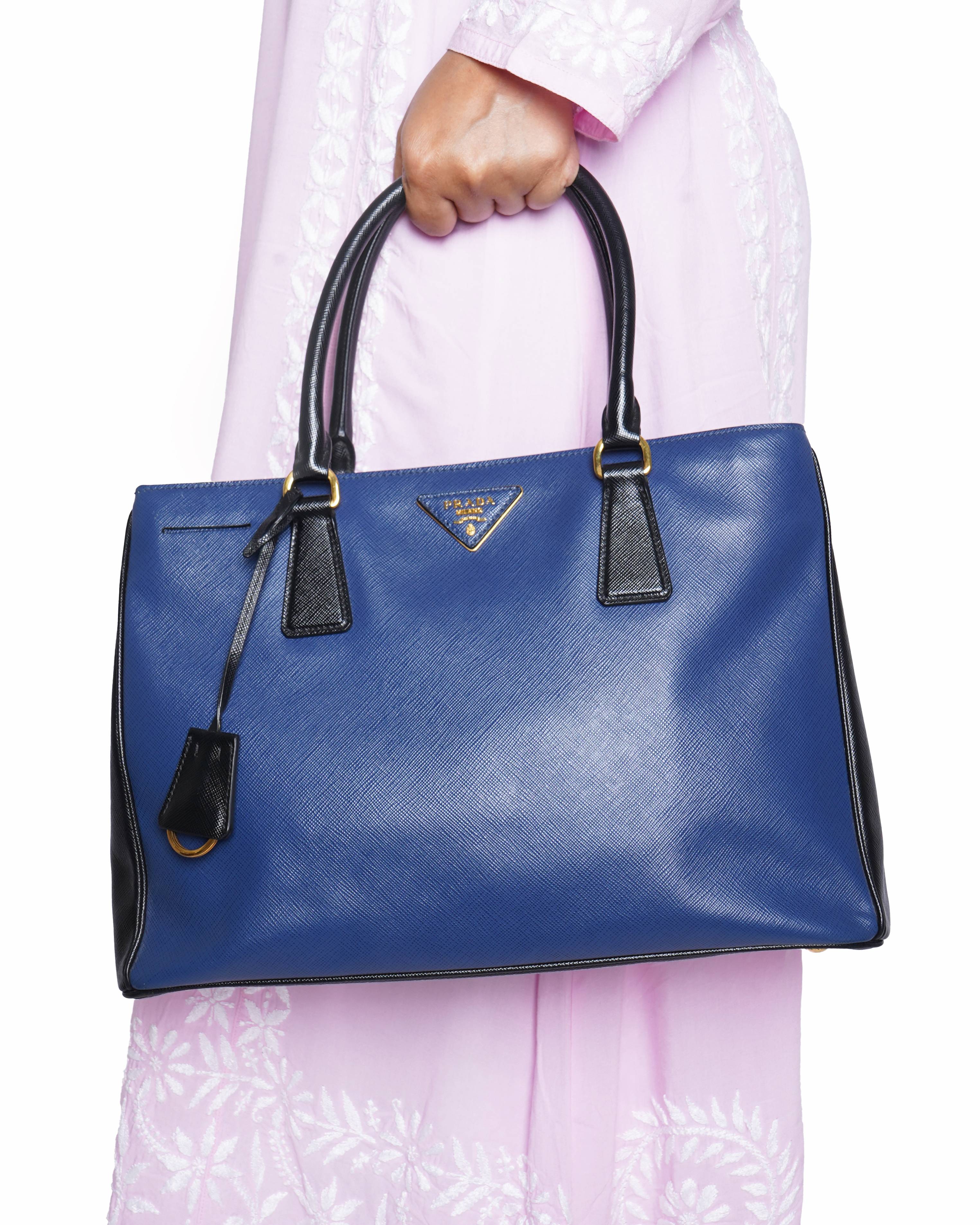 Prada 
Saffiano Leather Galleria Tote Bag