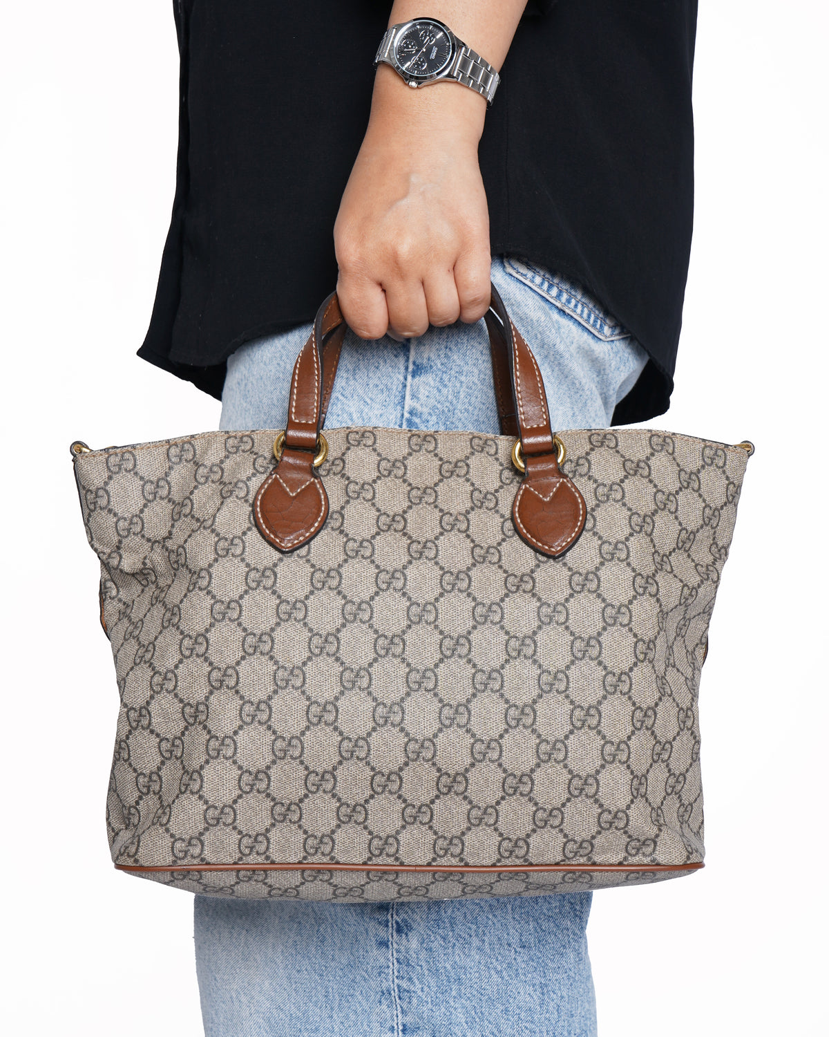 Gucci GG Supreme Shoulder Bag WIth Crossbody Strap