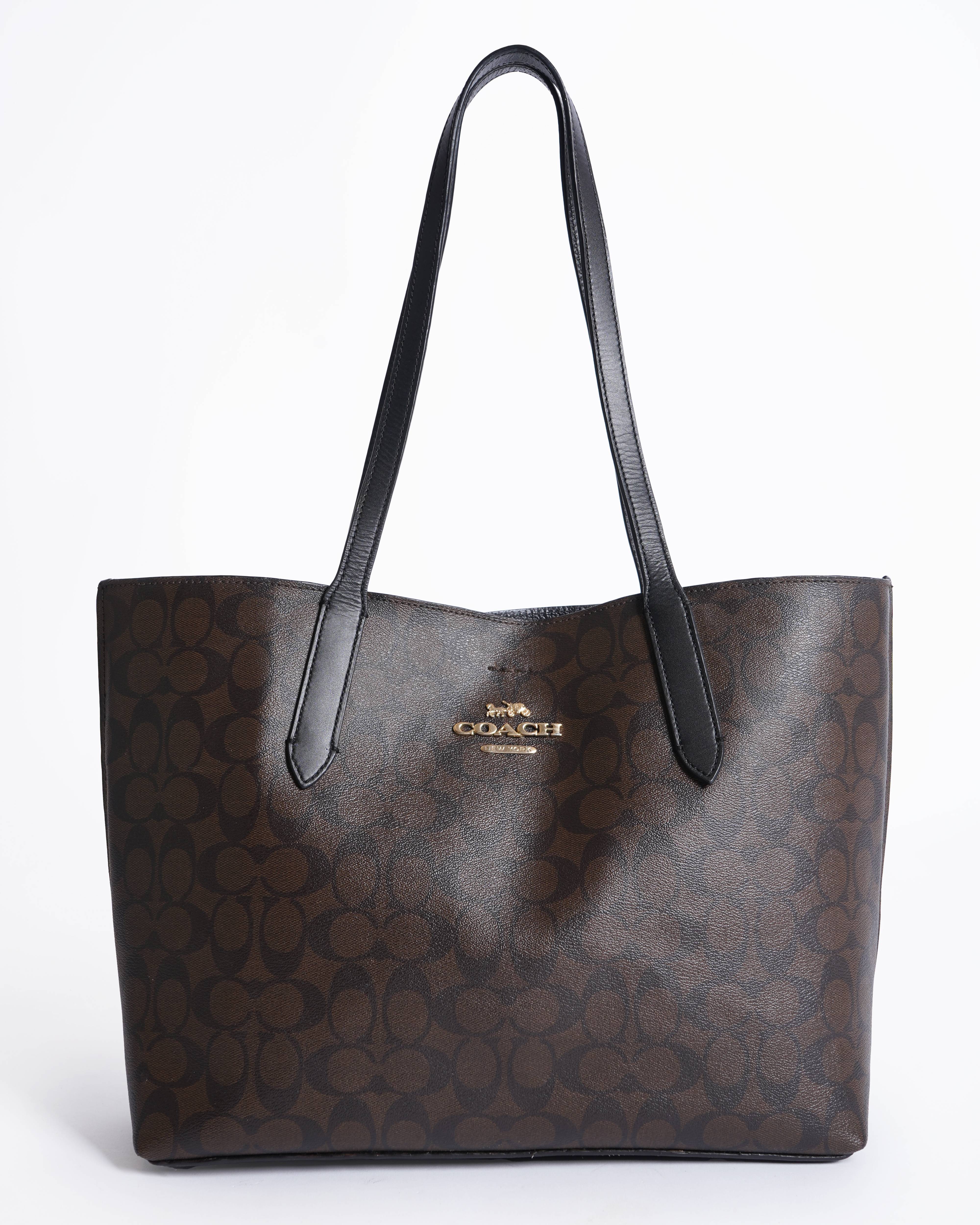 Coach 
Signature Coated Canvas Avenue Tote