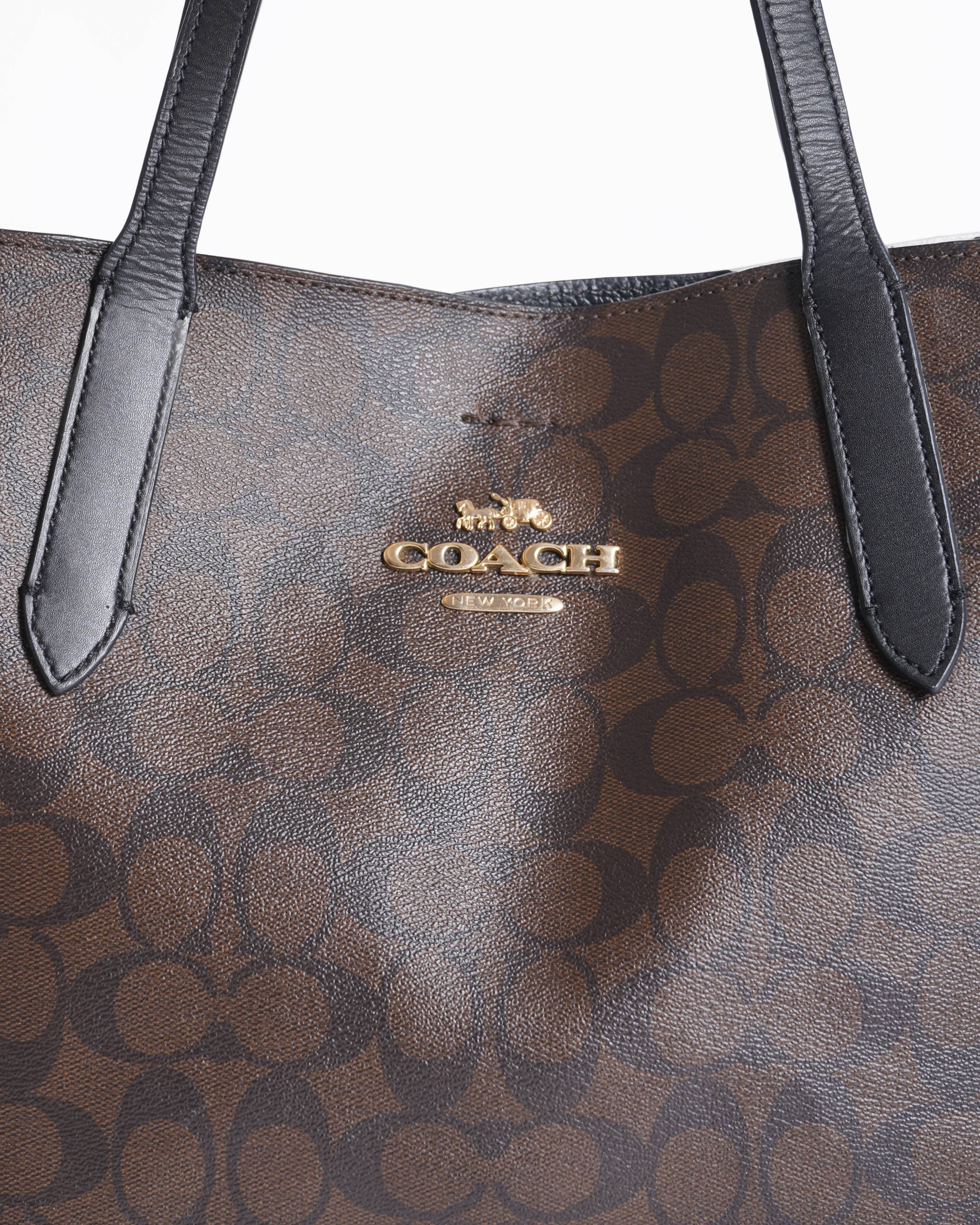 Coach 
Signature Coated Canvas Avenue Tote