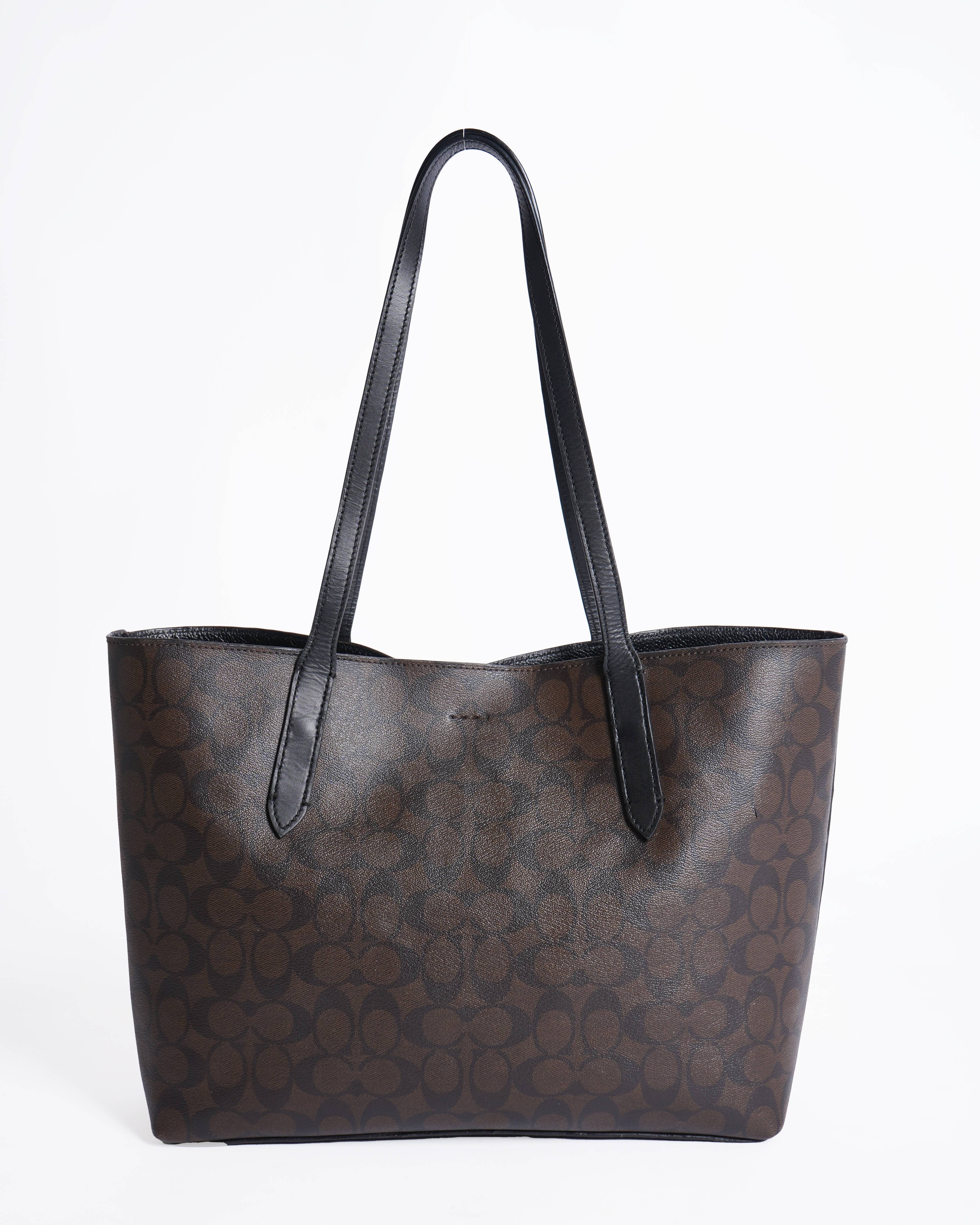 Coach 
Signature Coated Canvas Avenue Tote