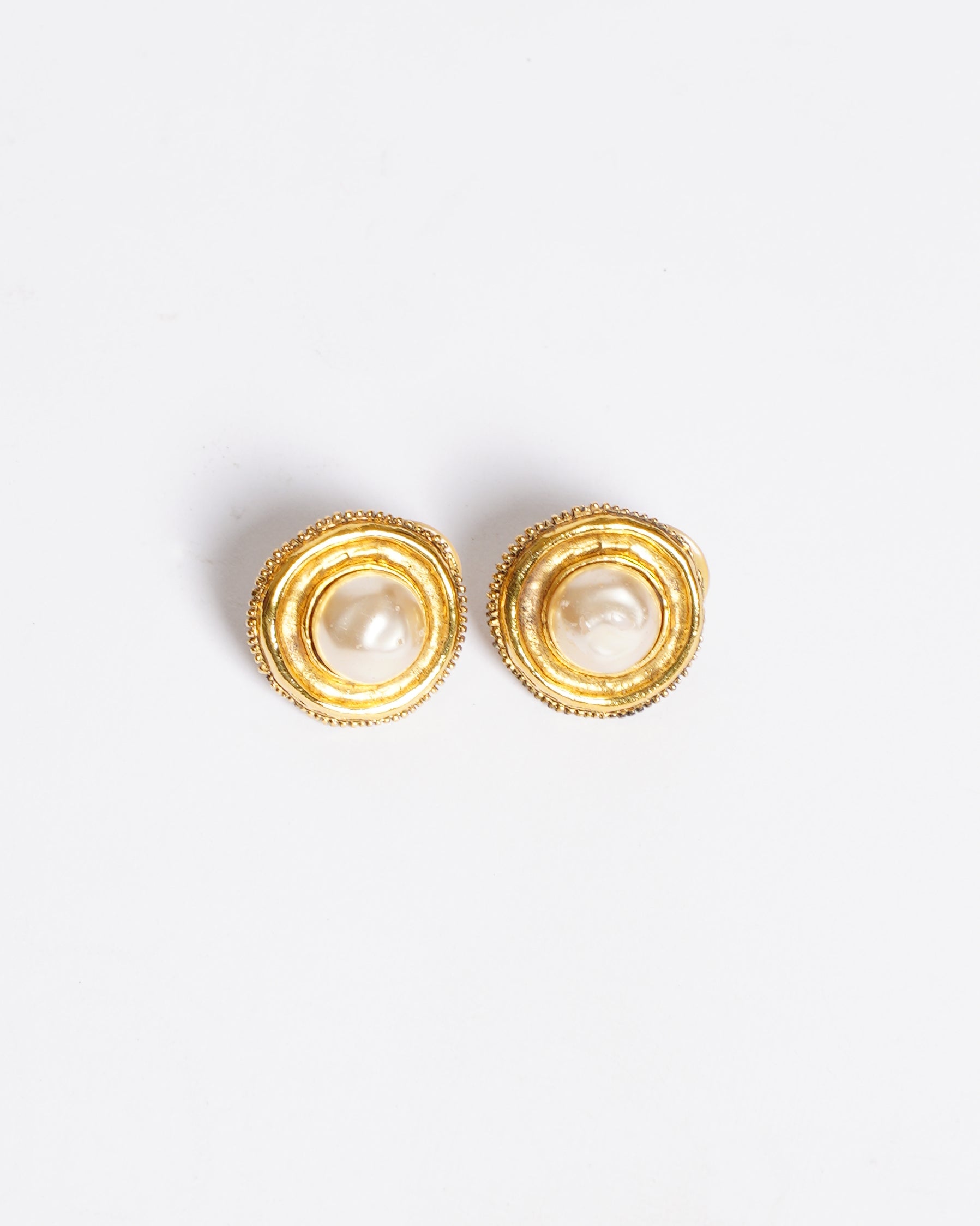 Vintage pearl chanel earring