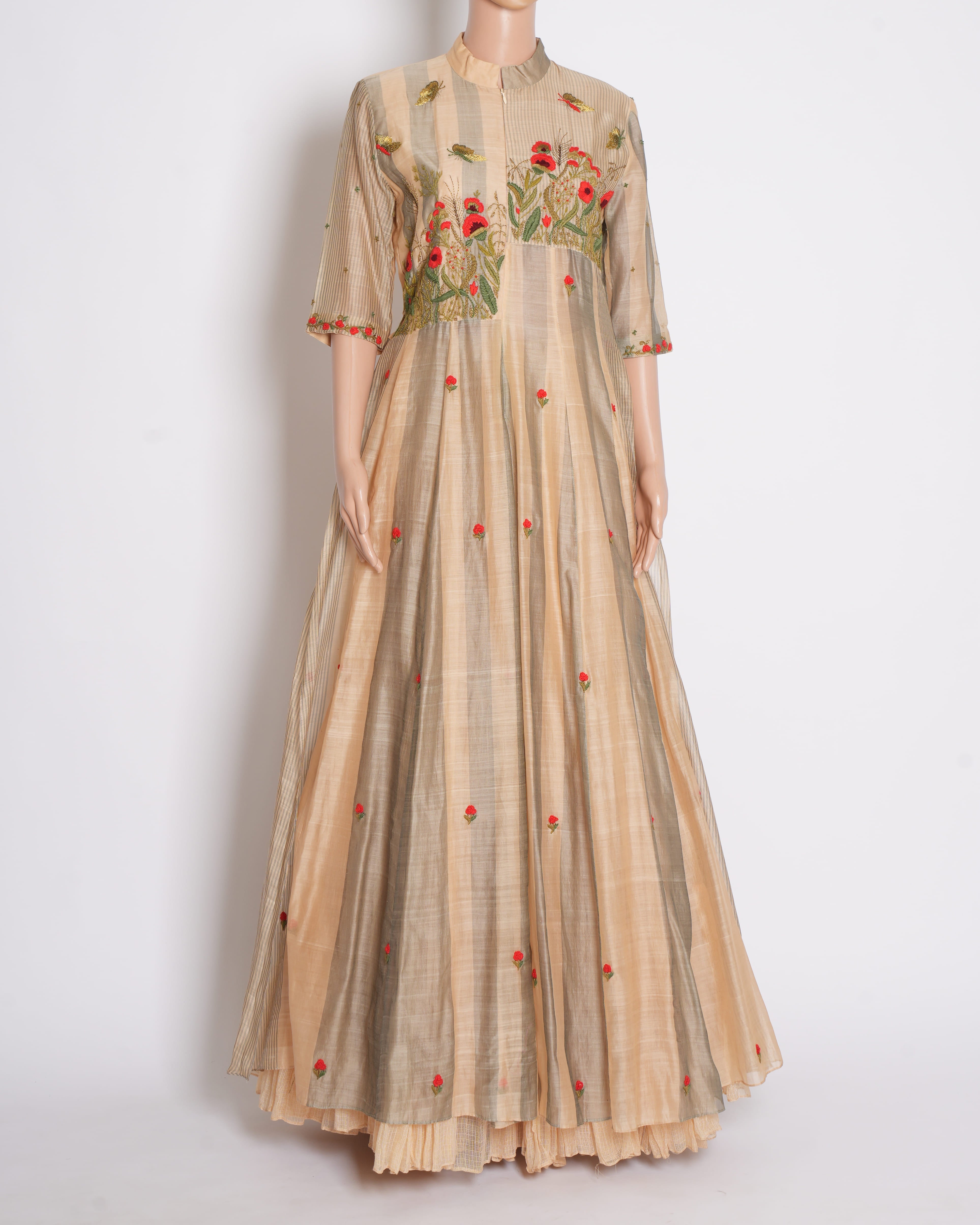 Neeta Bhargava Set of Two in Floral Thread Work