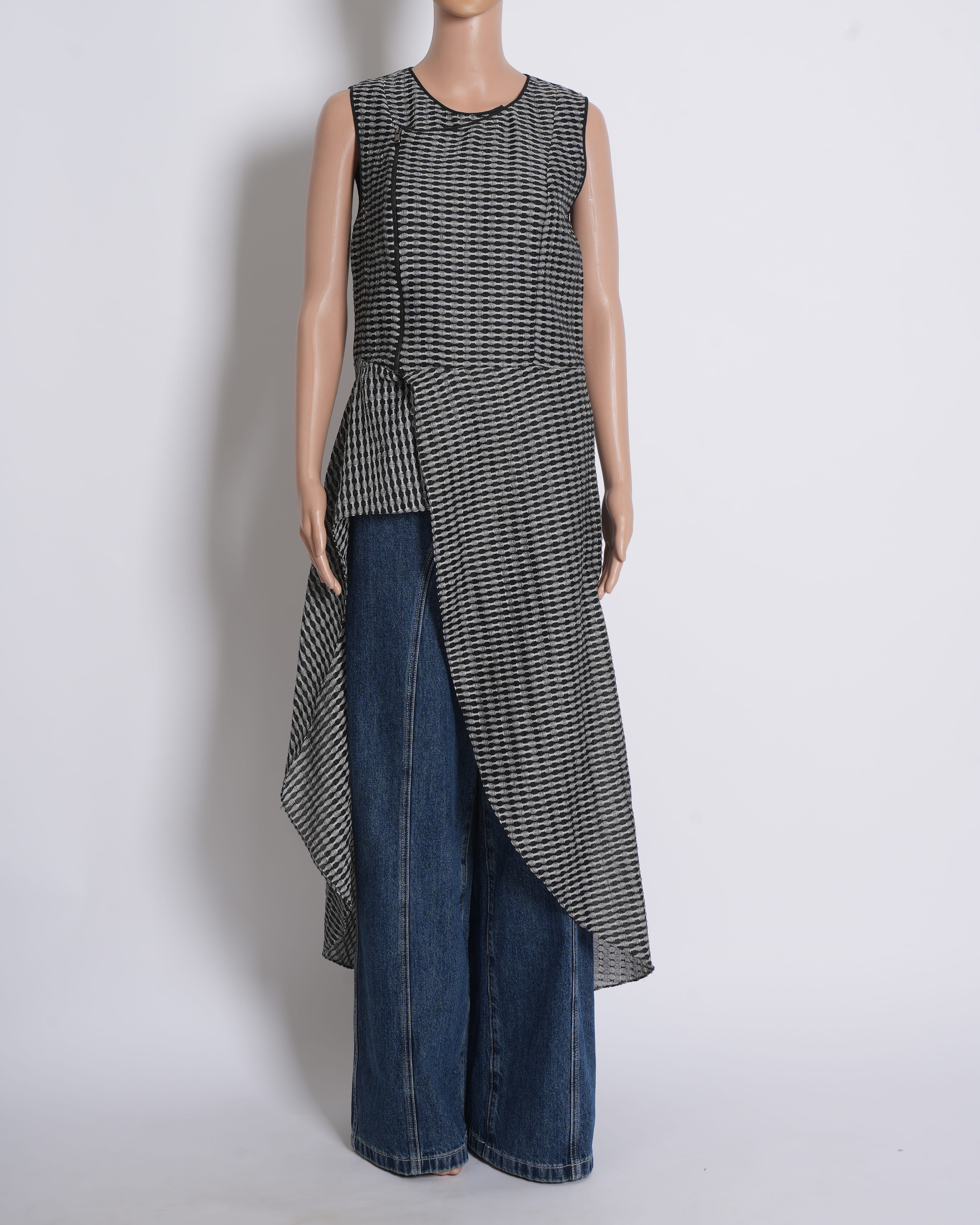 Rohit Gandhi + Rahul Khanna Black & White Asymmetric Hem Top