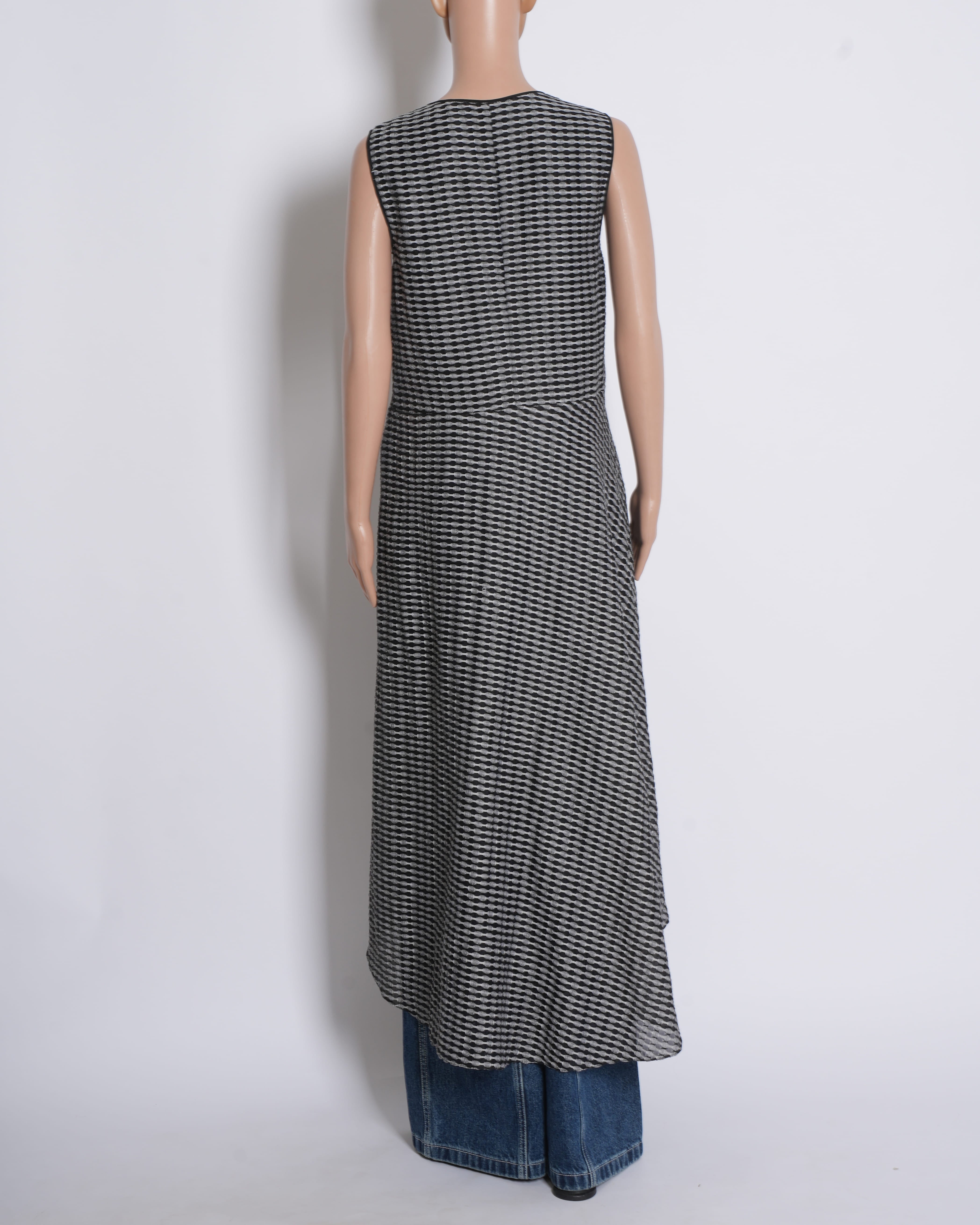 Rohit Gandhi + Rahul Khanna Black & White Asymmetric Hem Top