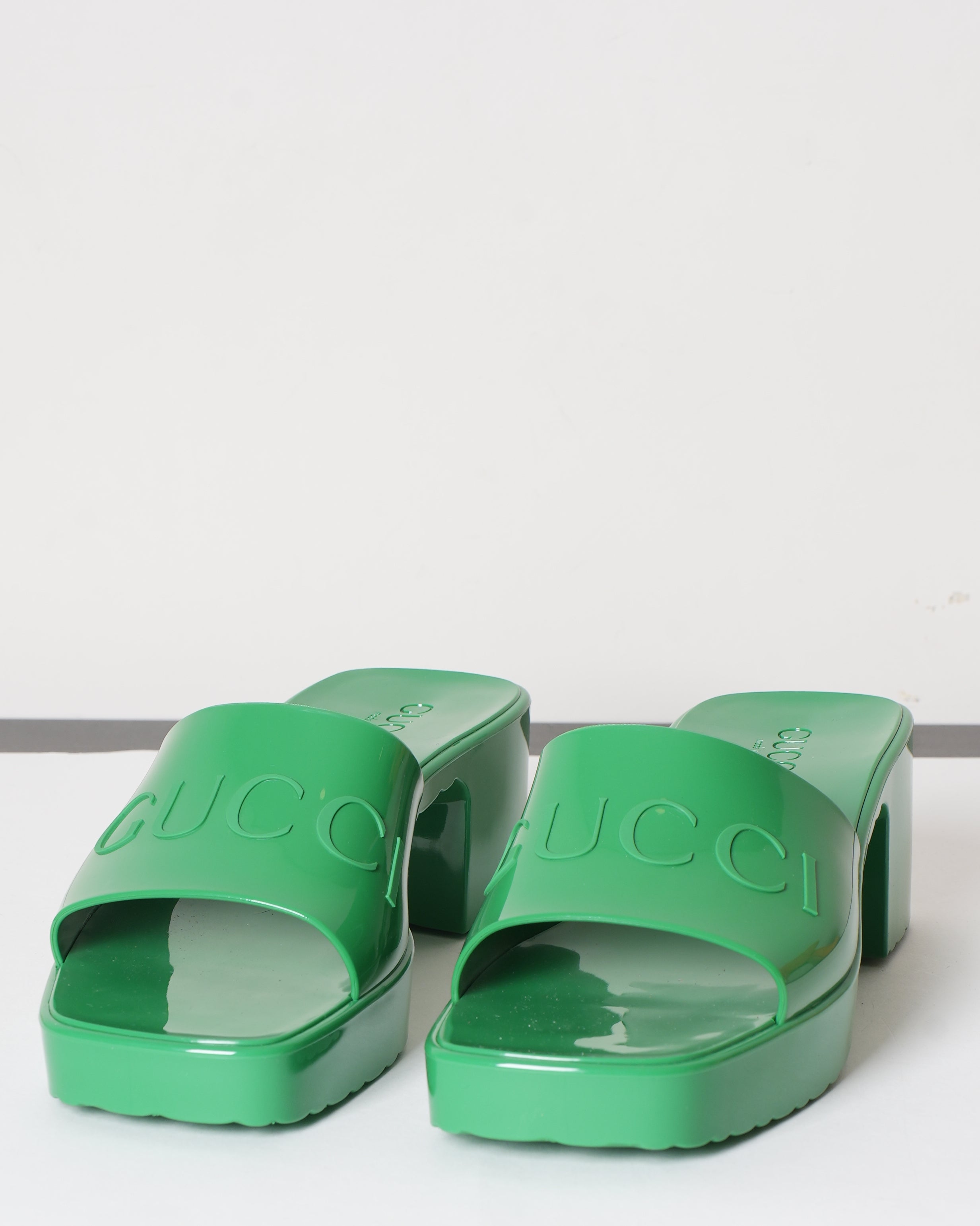 Gucci green slides online