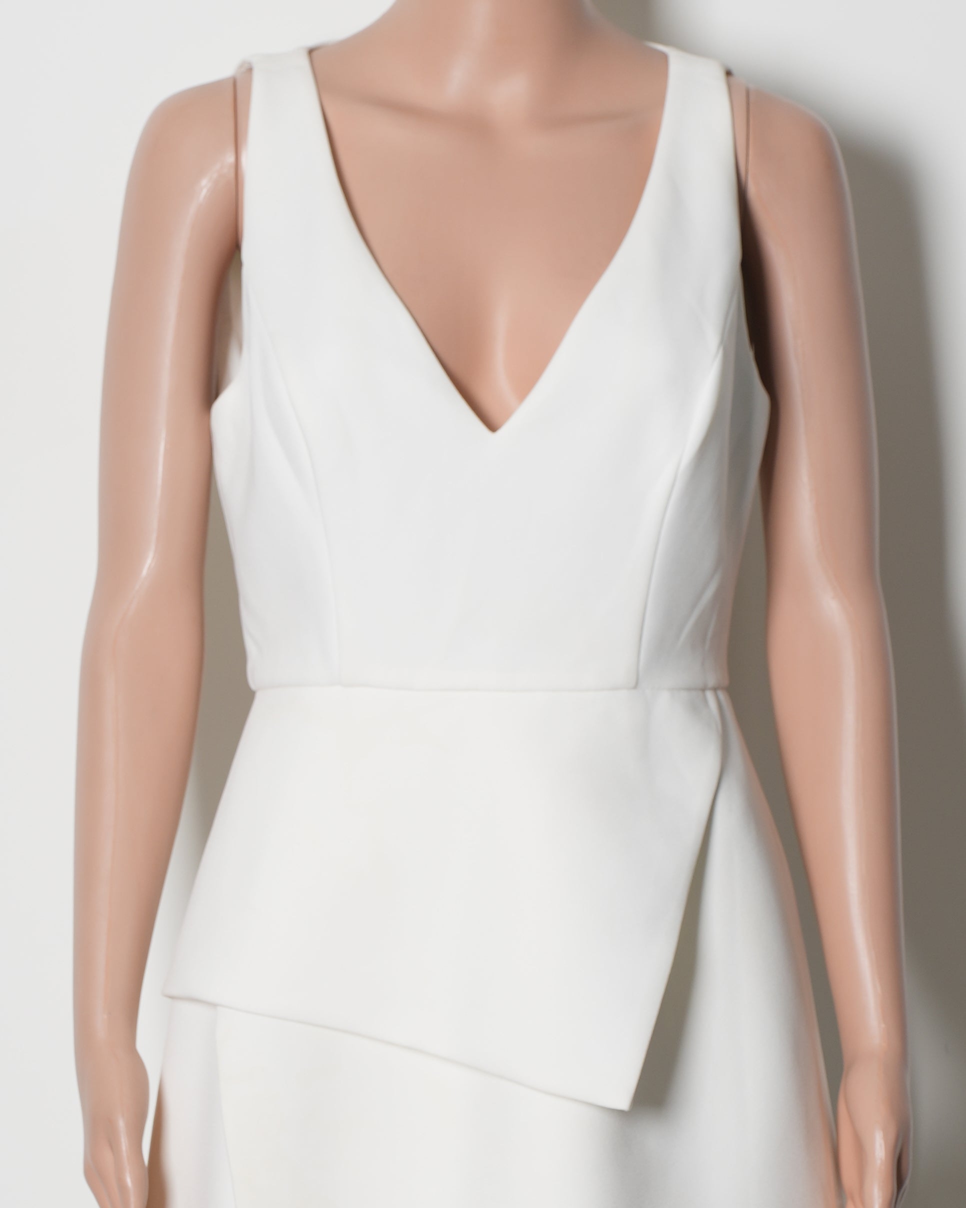 New BCBG Max Azria Sleeveless V Neck Dress In White