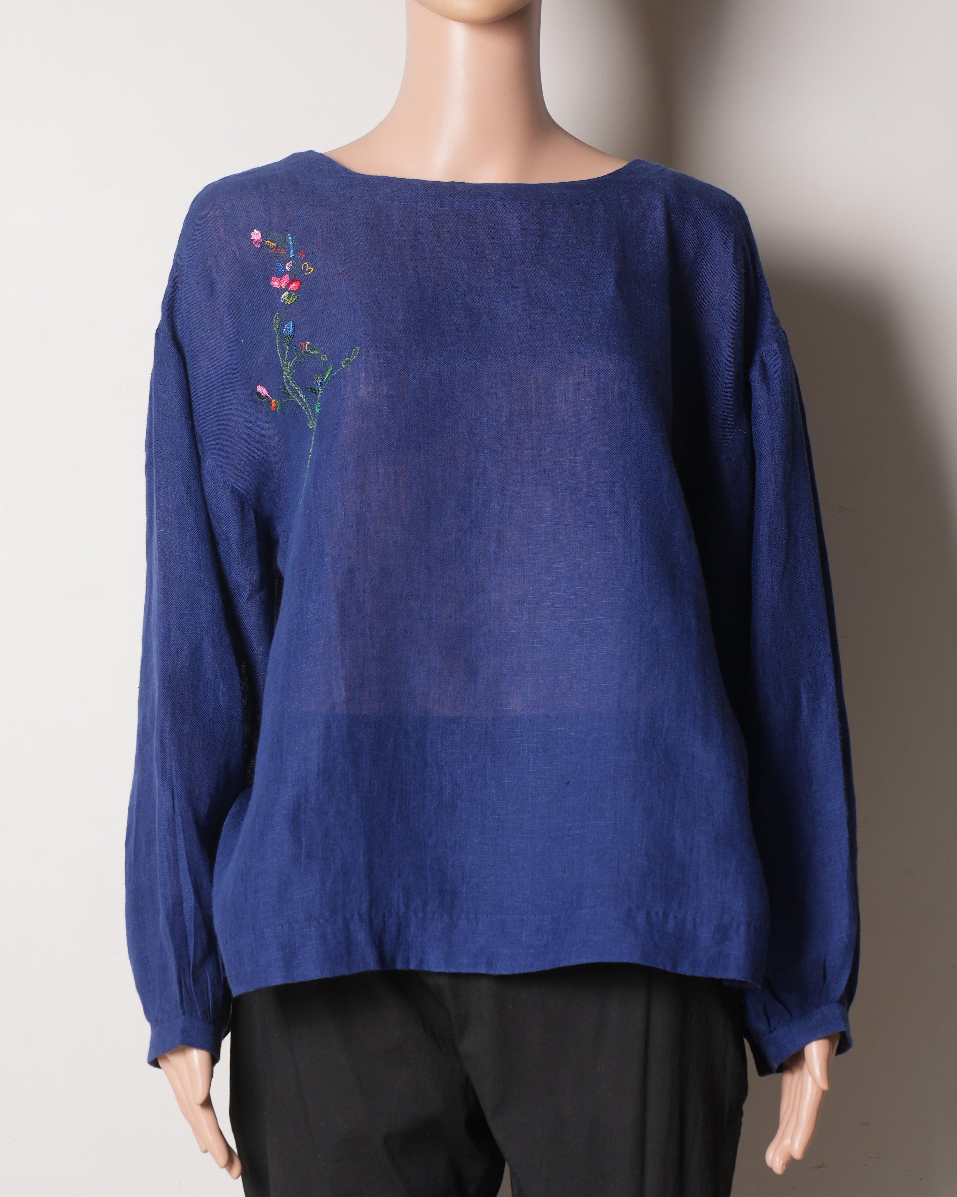 New Eka Linen Top With Floral Work On It