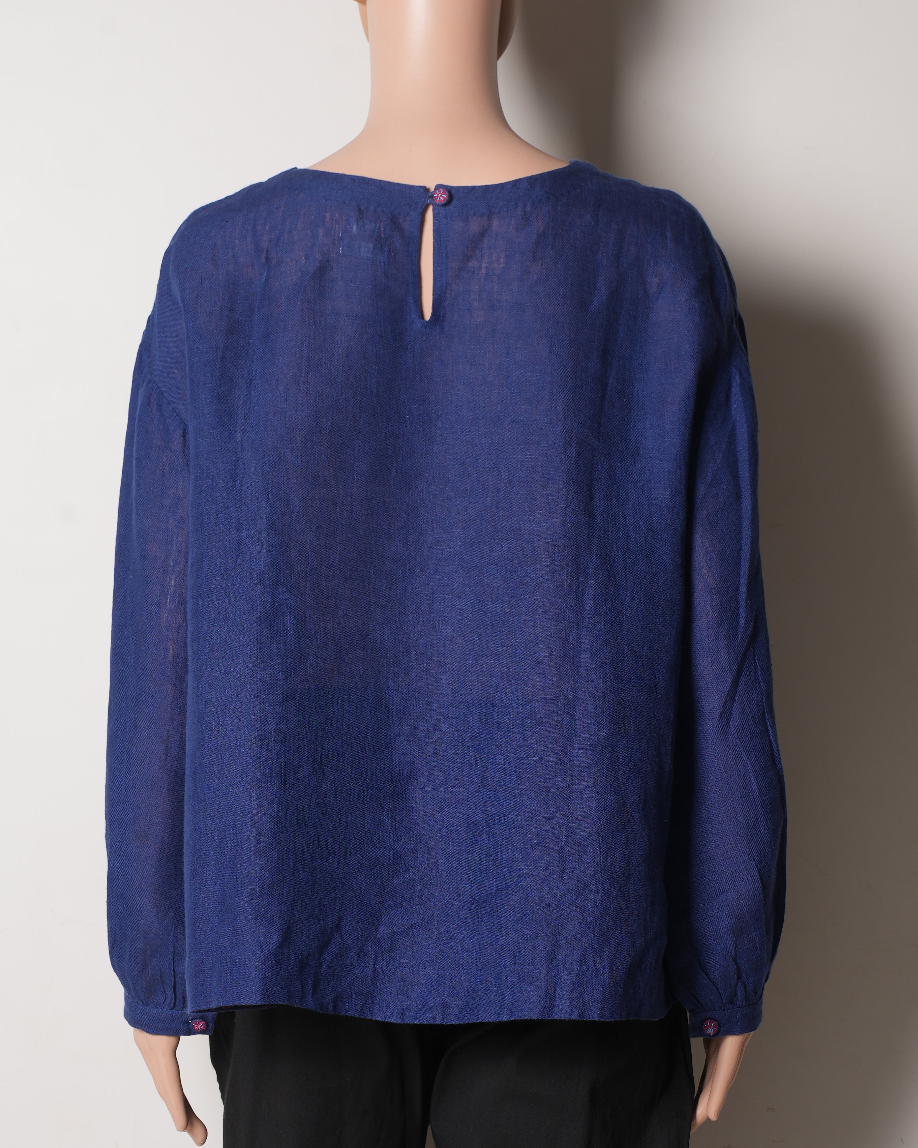 New Eka Linen Top With Floral Work On It