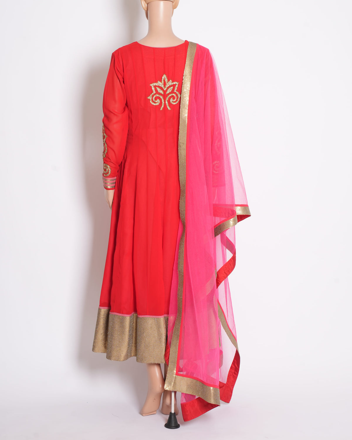 Gopi vaid red embroidered anarkali (set of 2)