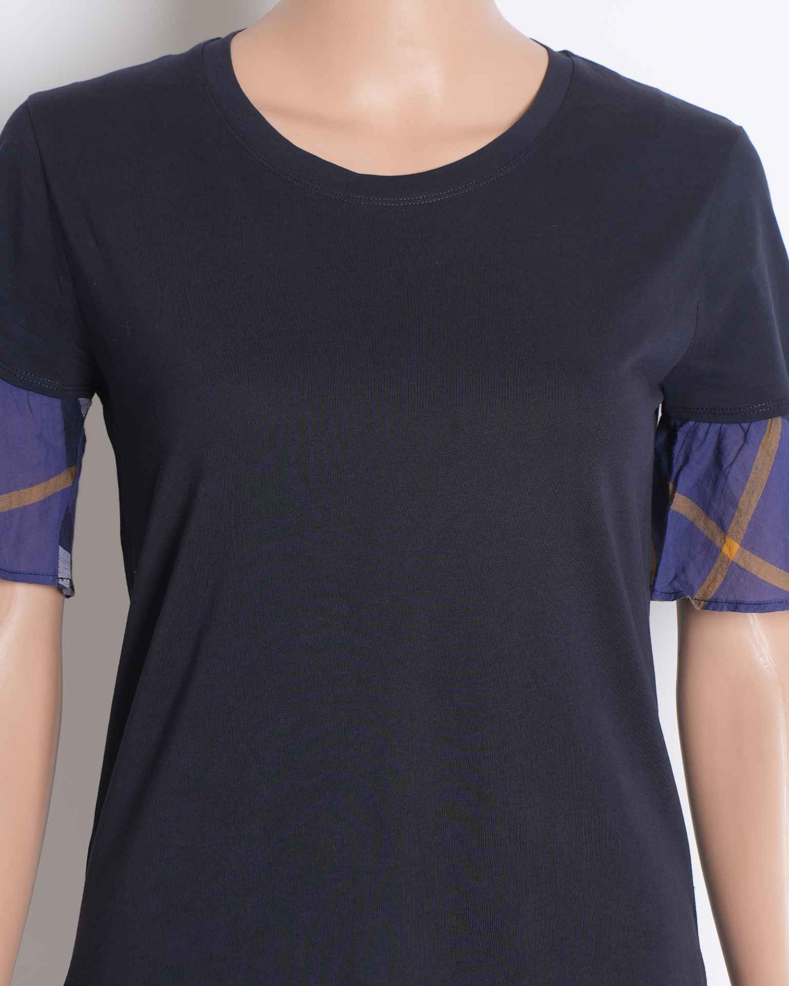 Burberry women's t-shirt in navy blue