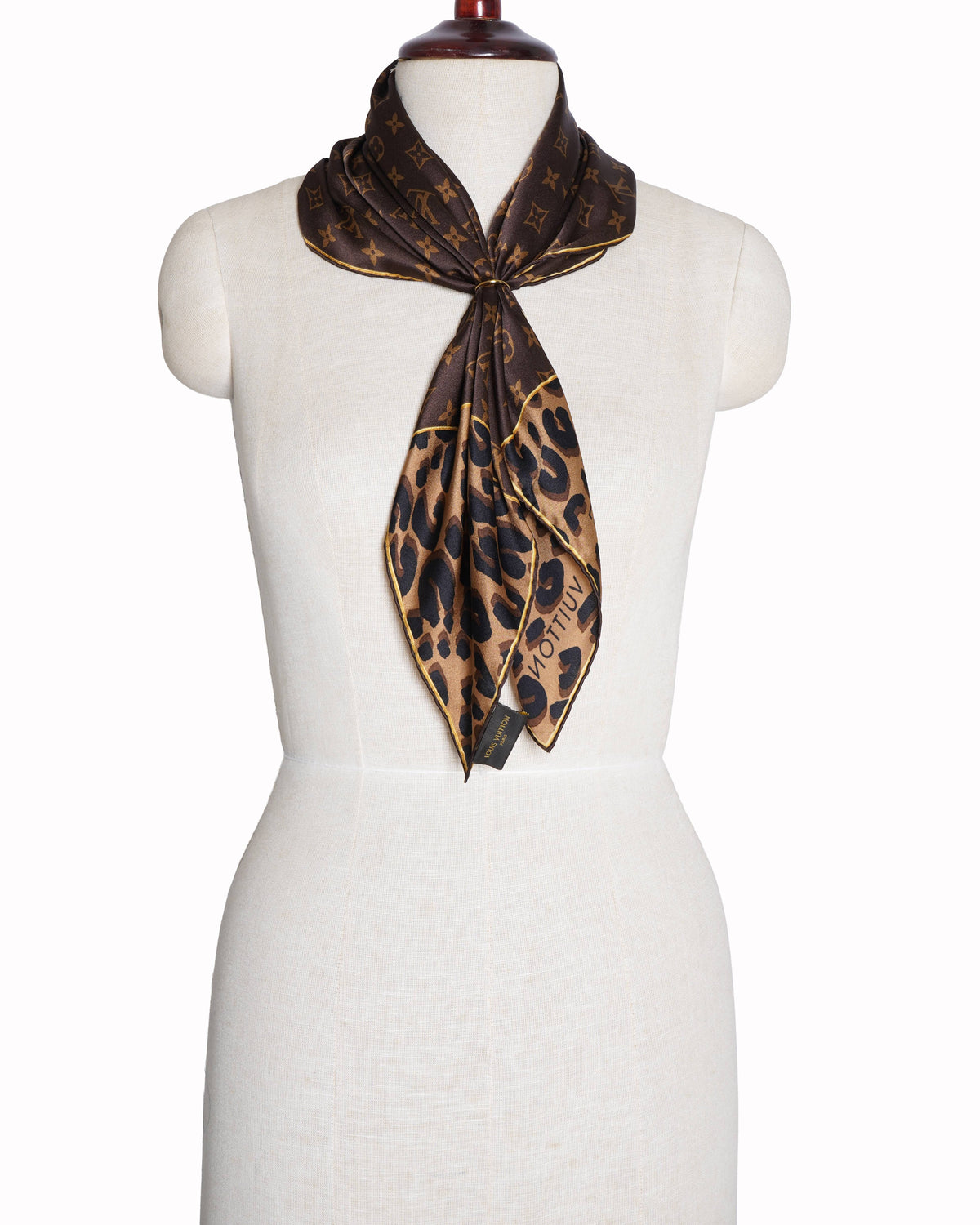 Louis Vuitton Essential scarf