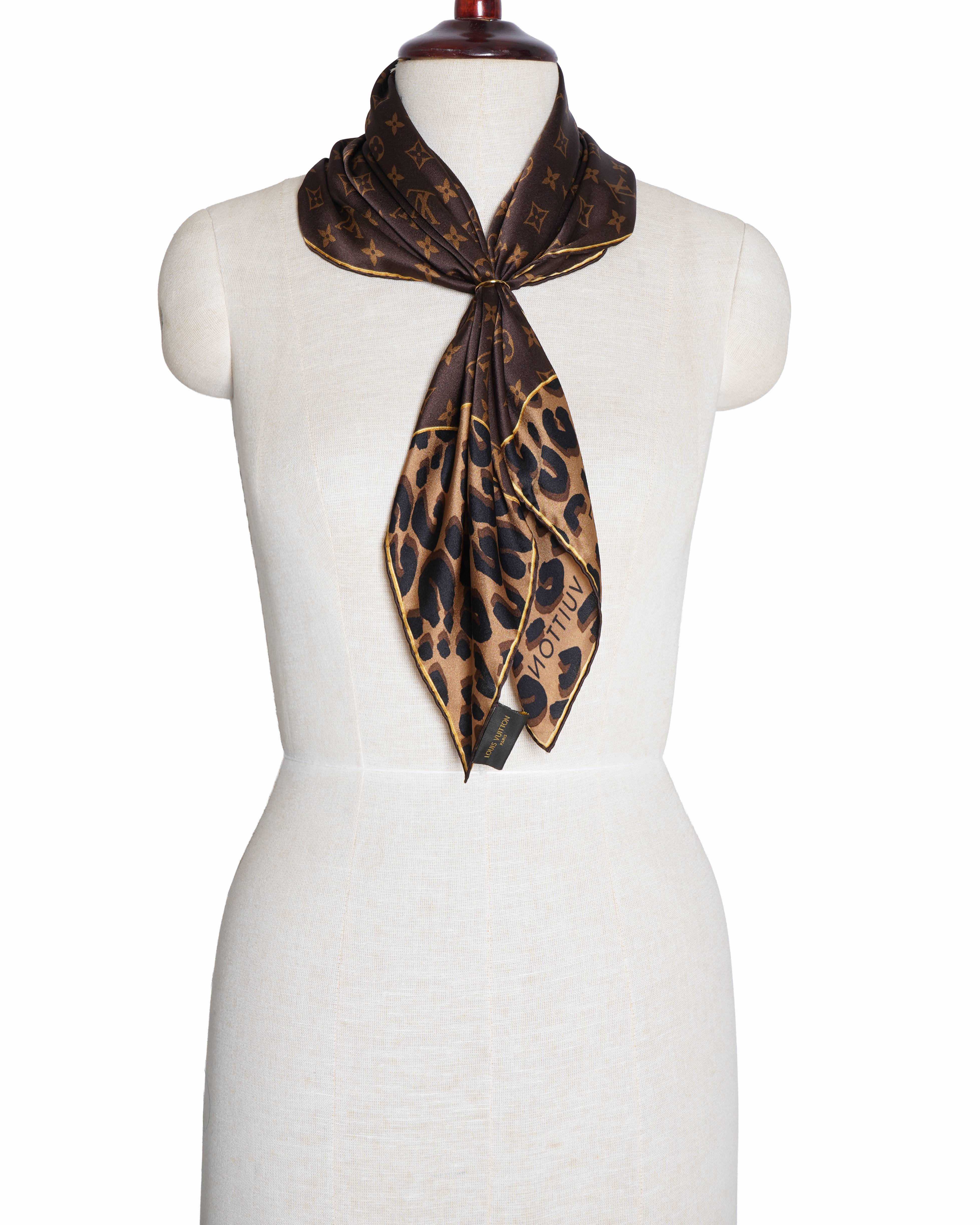 Louis Vuitton Essential scarf