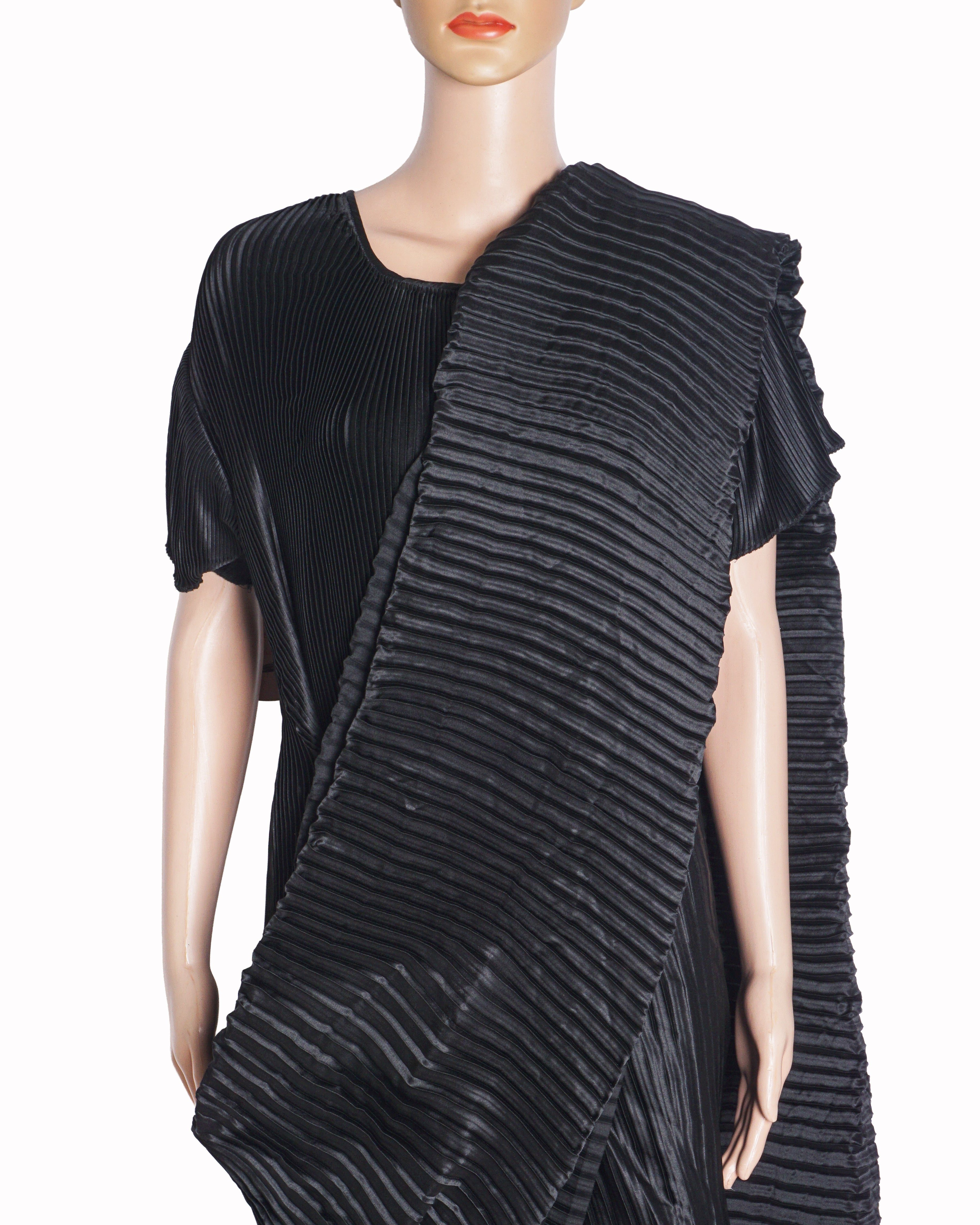 Tasuvure Black Micro-Pleated Pre-Stitched Draped Saree