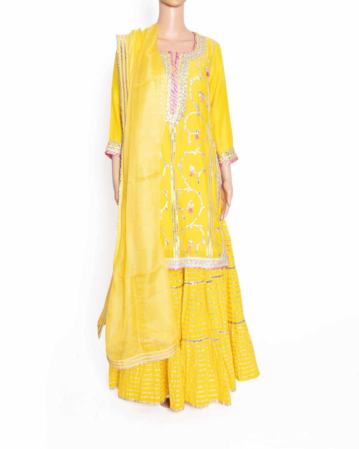 Gopi Vaid Bipasha Basu in Golconda Shiddat Sharara Set