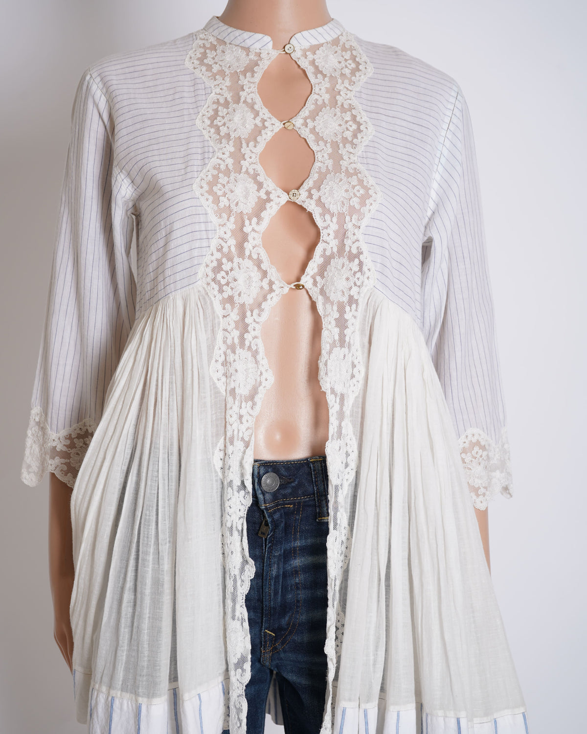 Pero Pinstripe Top In White