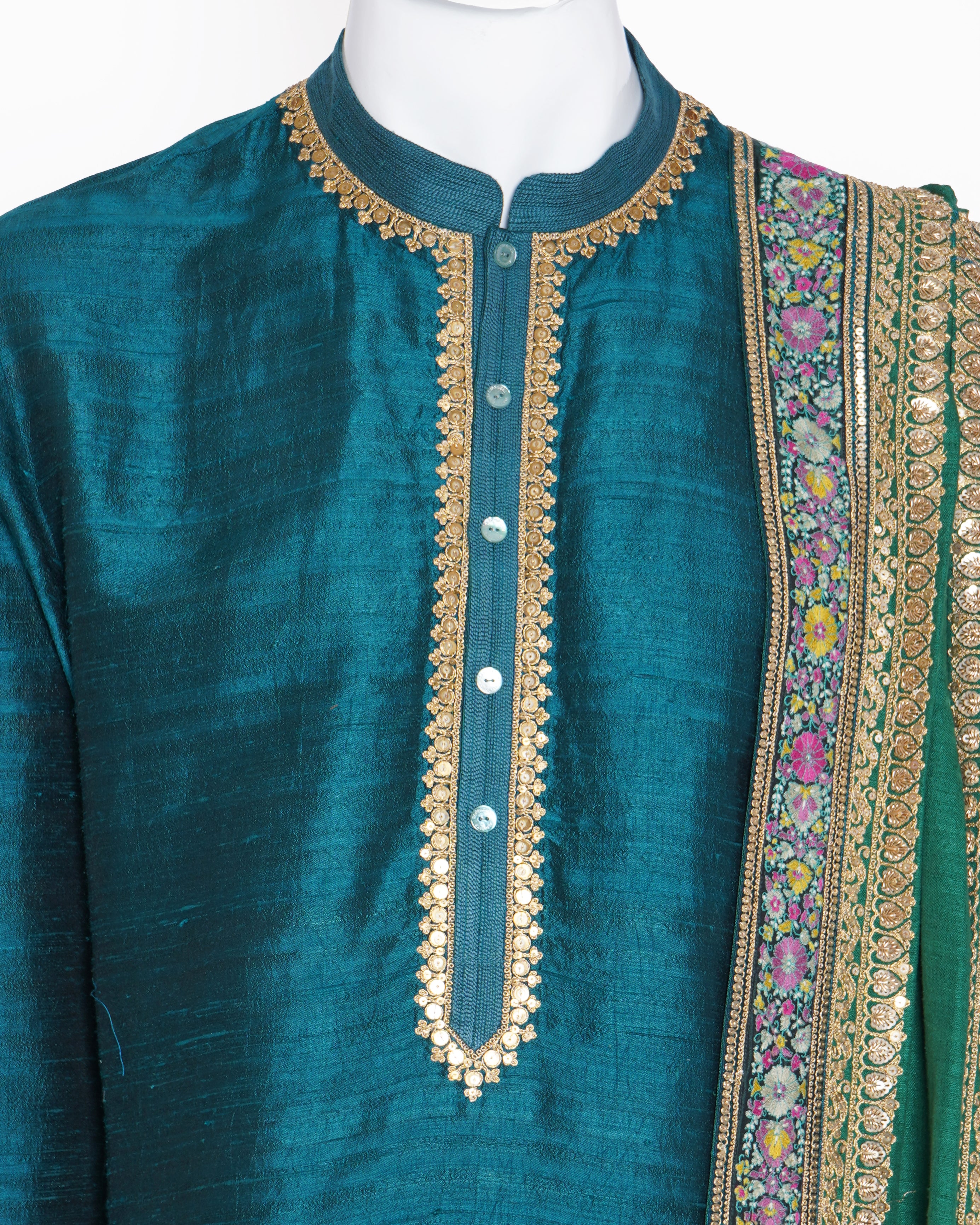 Sabyasachi 
Kurta set of 3 In Green